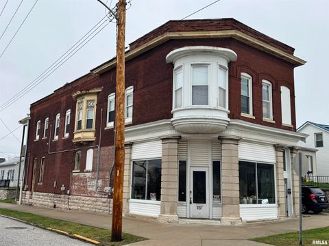 Photo of 801 MONROE Street, Quincy, IL 62301 (MLS # CA1042970)