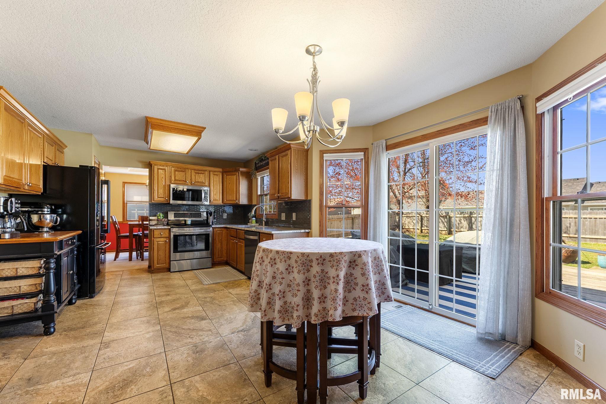 5138 Fillmore Court, Davenport, Iowa image 11