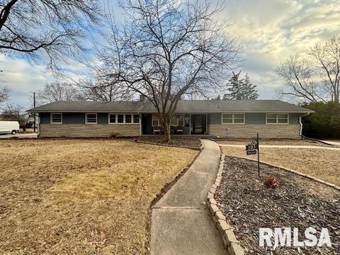 Homes For Sale - 103 Penny Lane<br/> Macomb, IL 61455