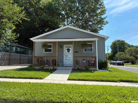 Homes For Sale - 502 N Pawnee Street<br/> Taylorville, IL 62568