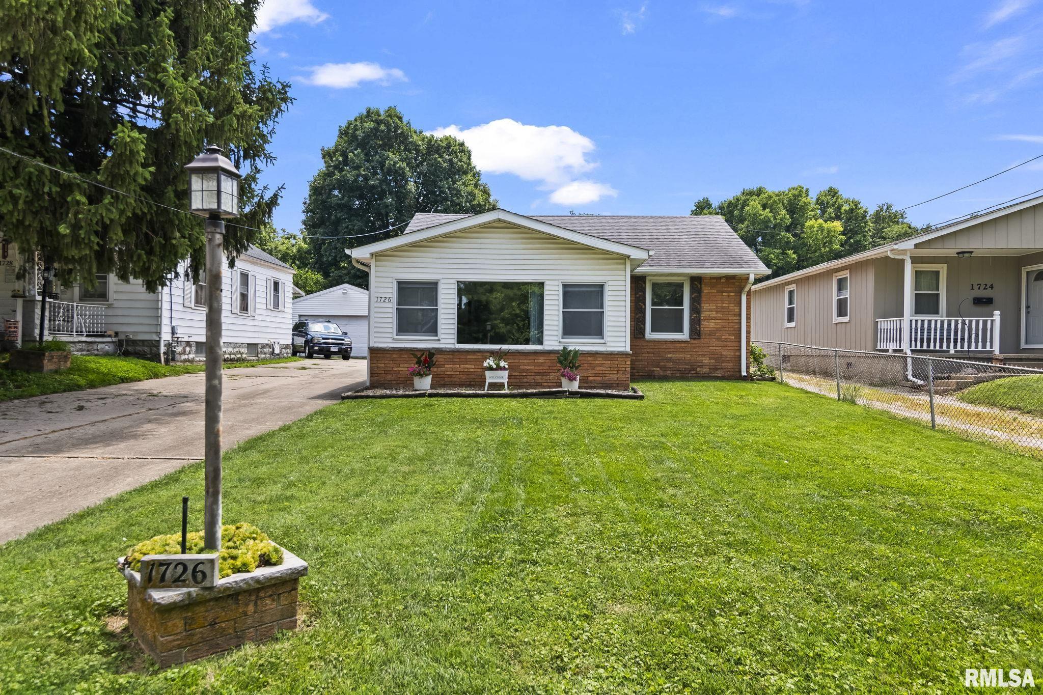 Photo 1 of 36 — 1726 E Stanford Street, Springfield, IL 62703