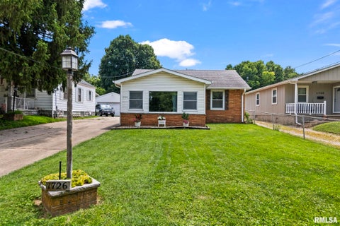 Homes For Sale - 1726 E Stanford Street<br/> Sangamon County, Springfield, IL 62703