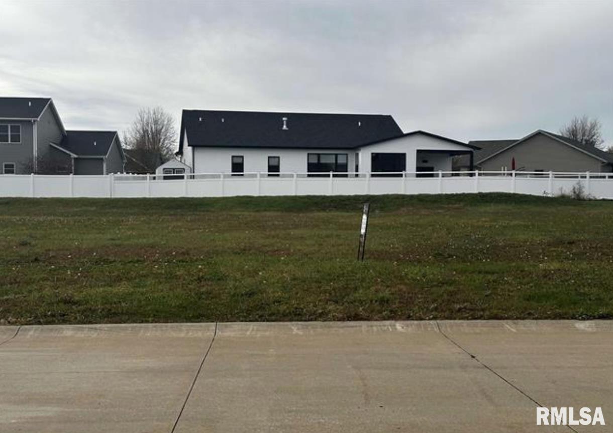 414 S Diamond Drive, Long Grove, Iowa image 2