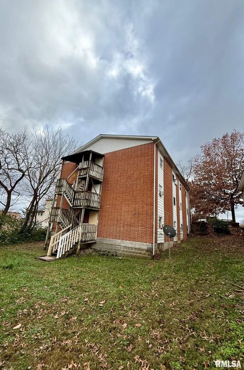 Photo of 410 W Freeman Street, Carbondale, IL 62901 (MLS # PA1263735)