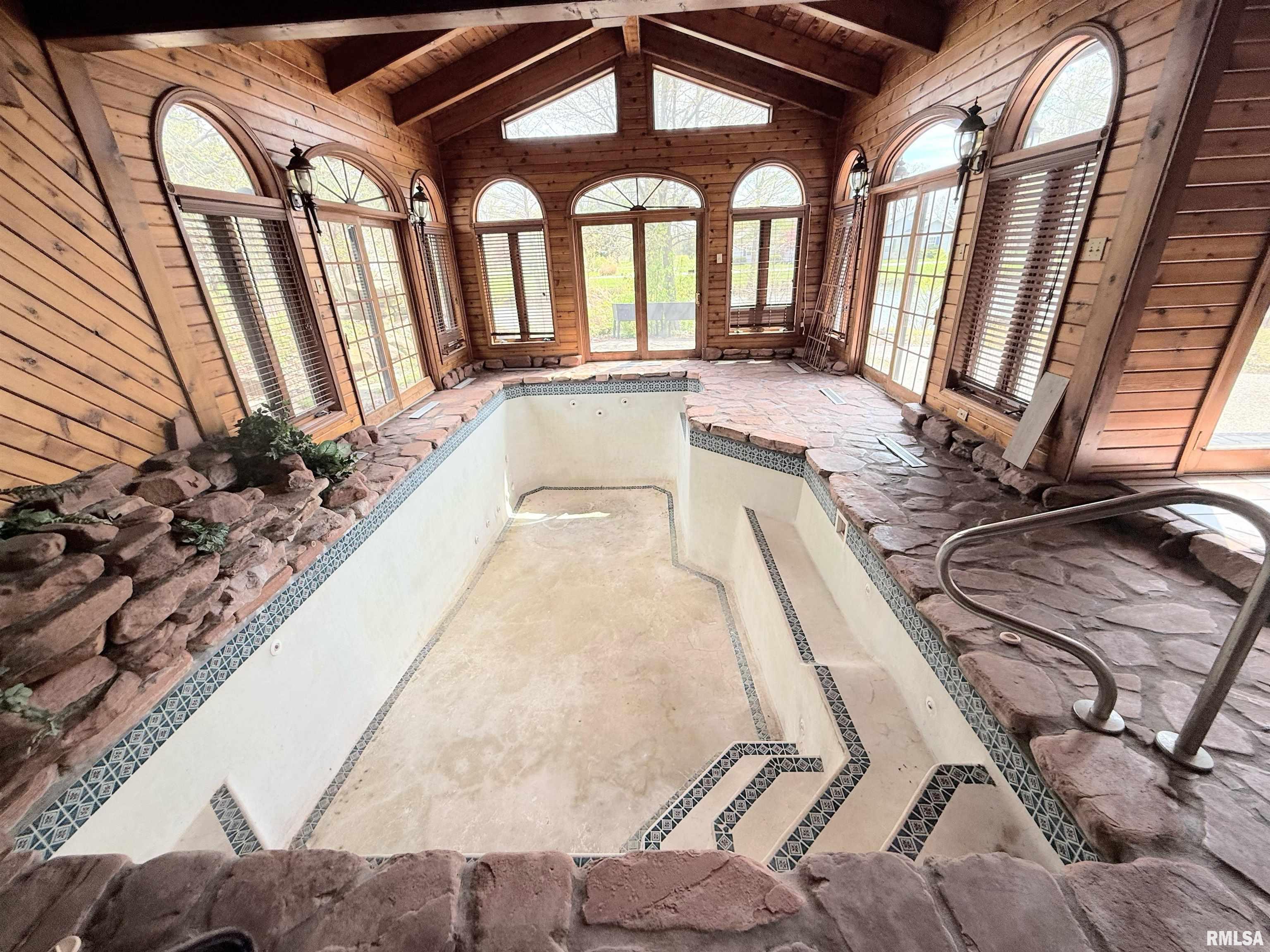 206 Fox Creek Road, Flora, Illinois image 22