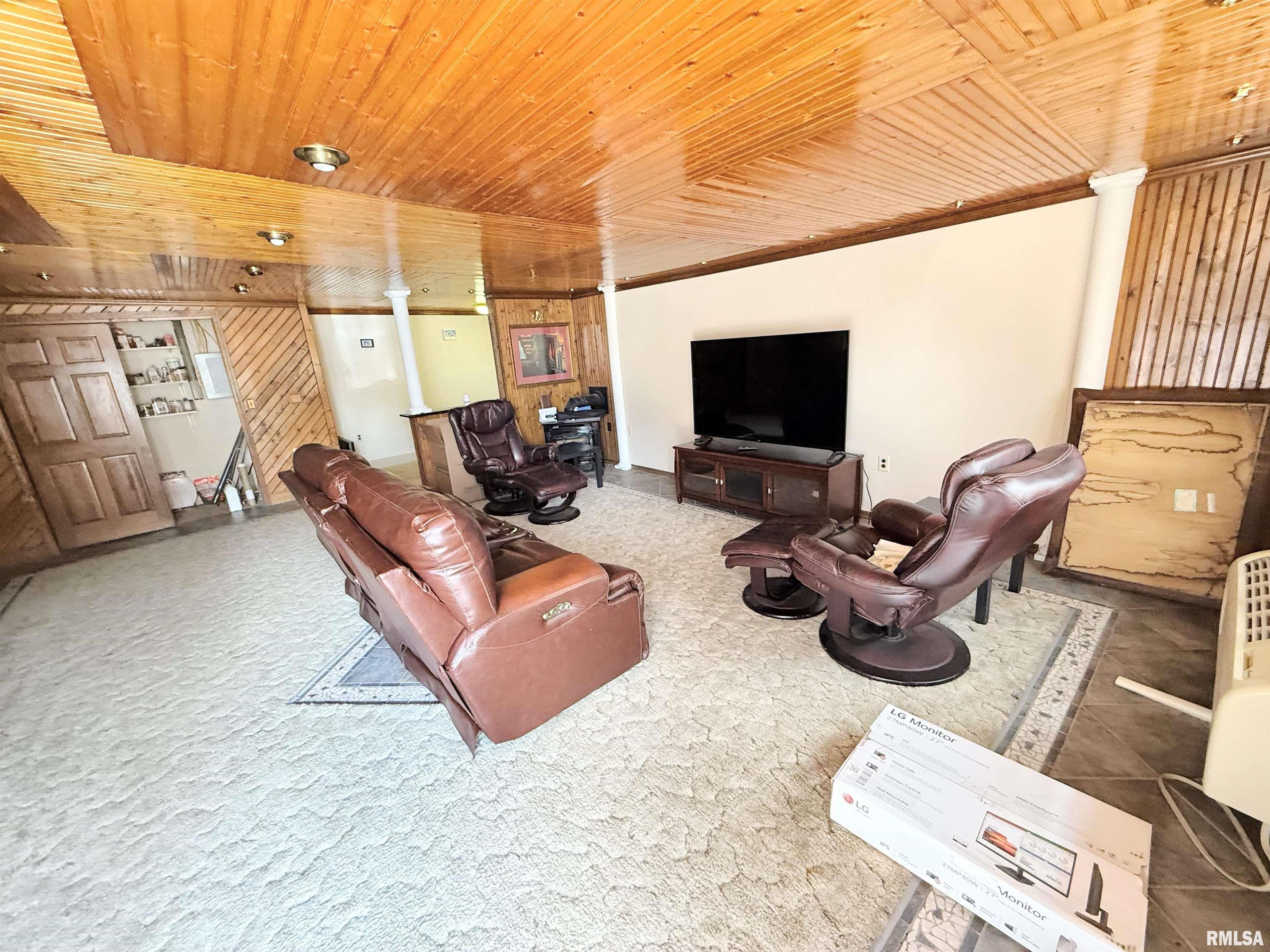 206 Fox Creek Road, Flora, Illinois image 6