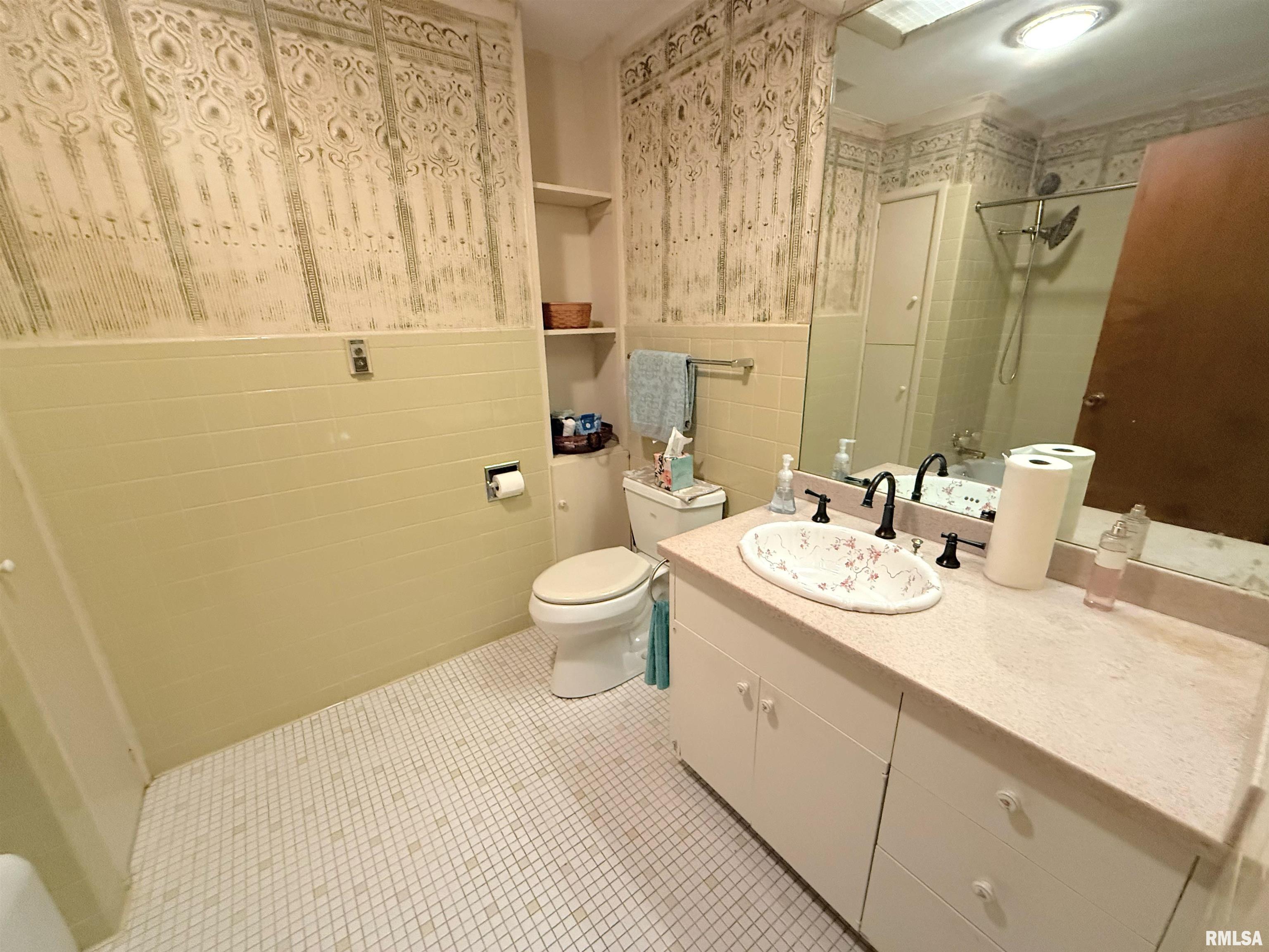 206 Fox Creek Road, Flora, Illinois image 17