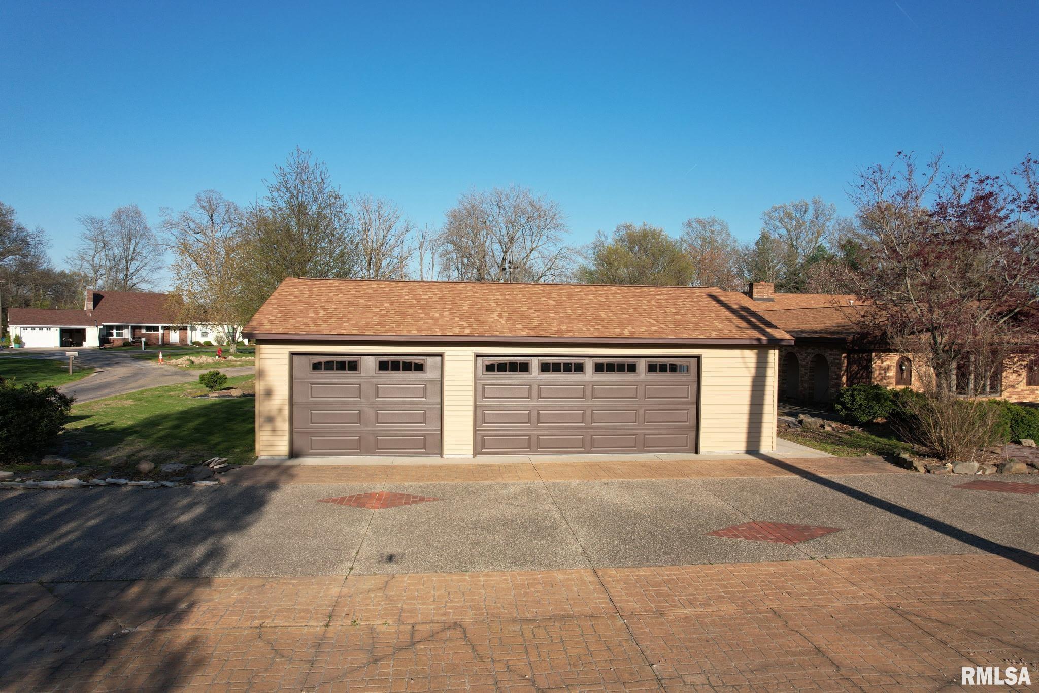 206 Fox Creek Road, Flora, Illinois image 35