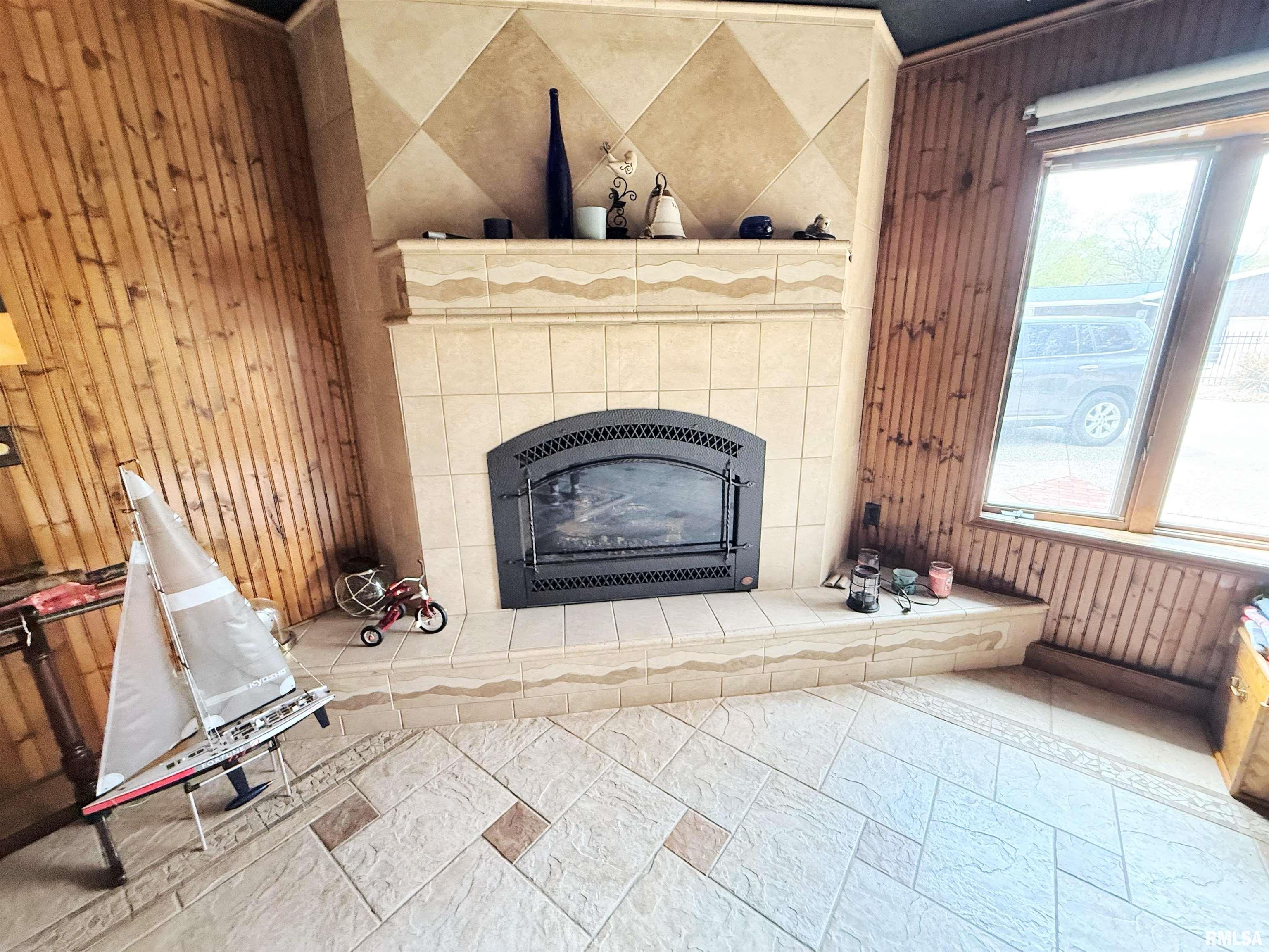 206 Fox Creek Road, Flora, Illinois image 3