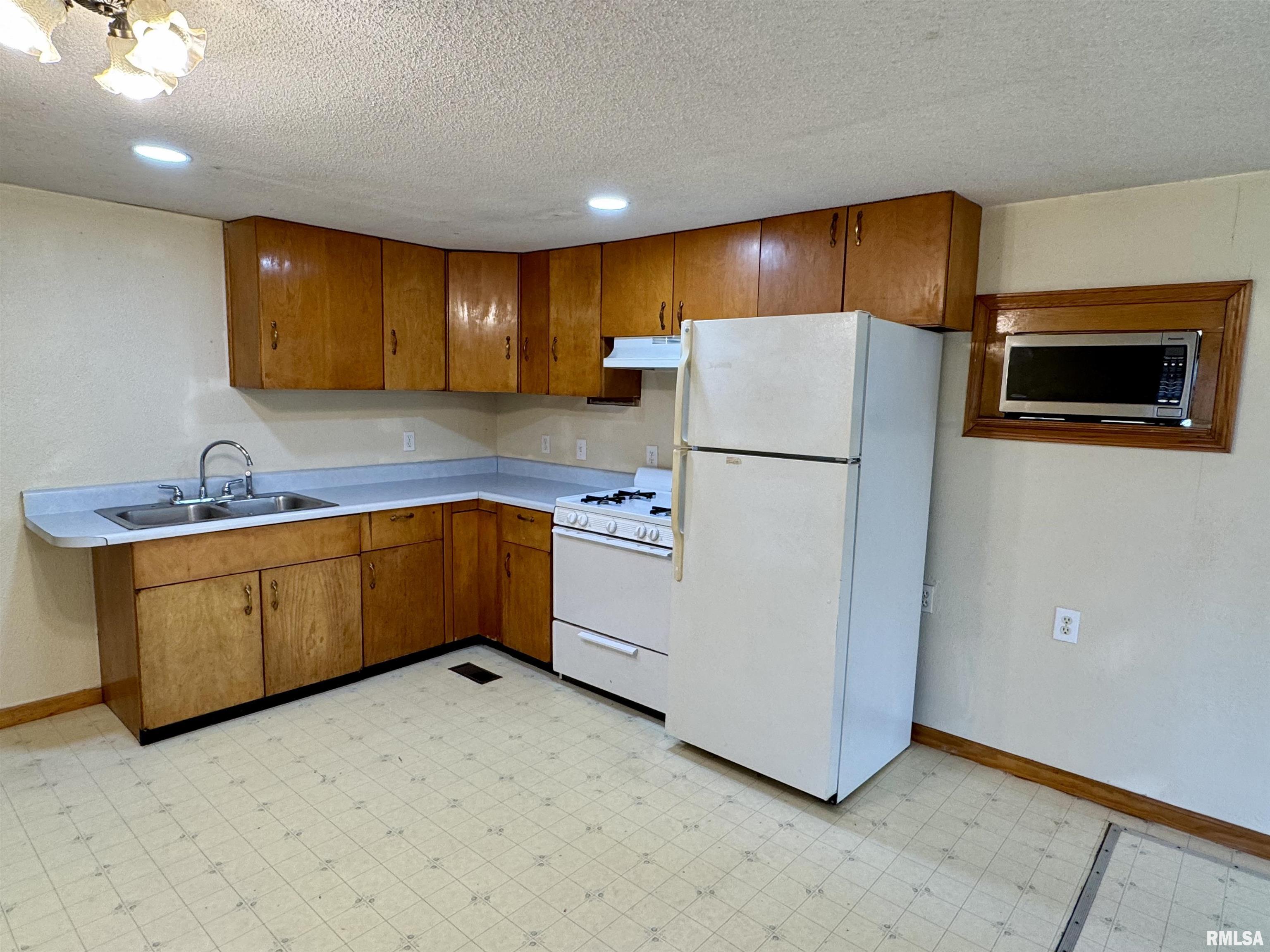 10845 1200th Street, Macomb, Illinois image 17