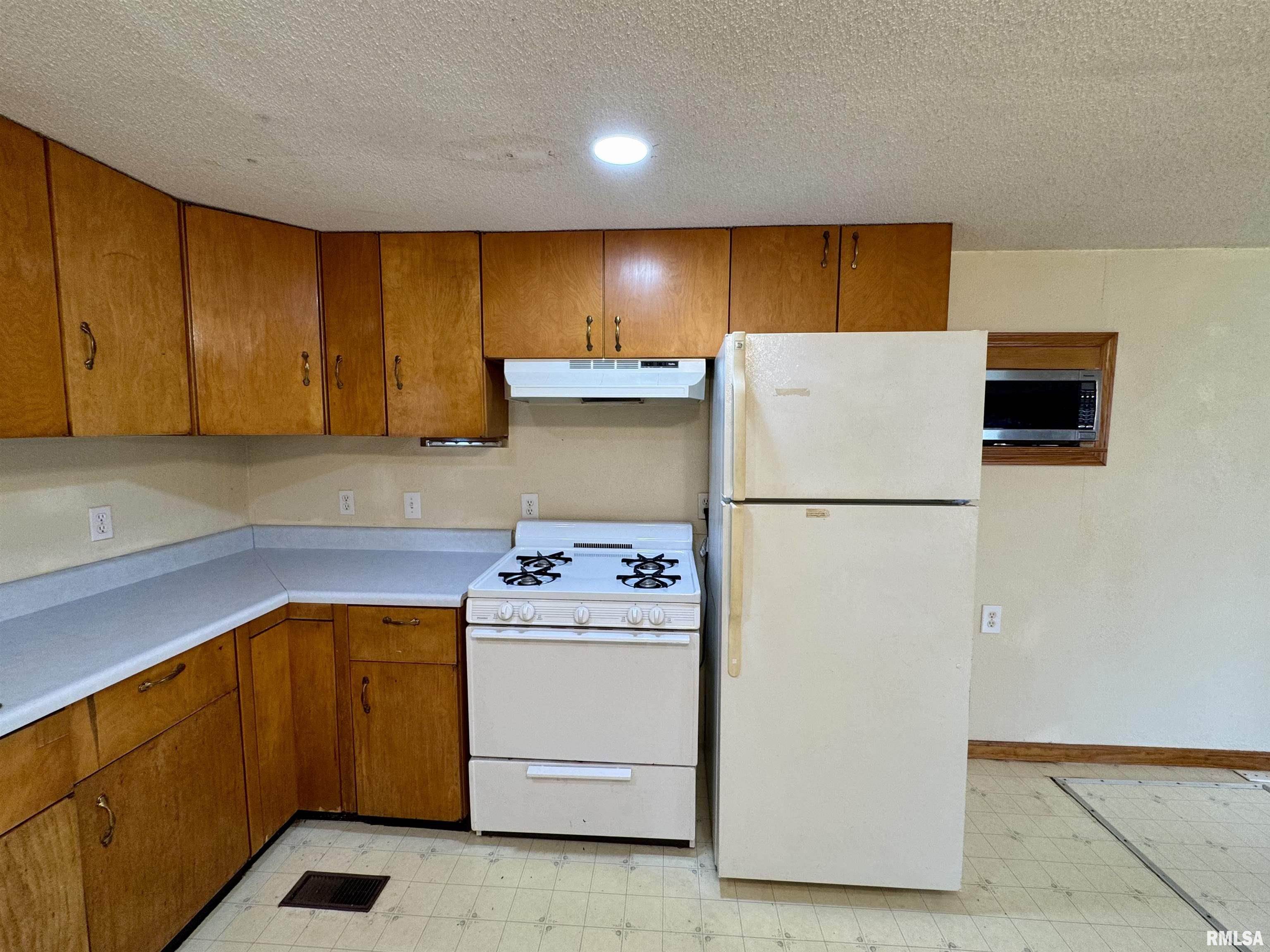 10845 1200th Street, Macomb, Illinois image 19