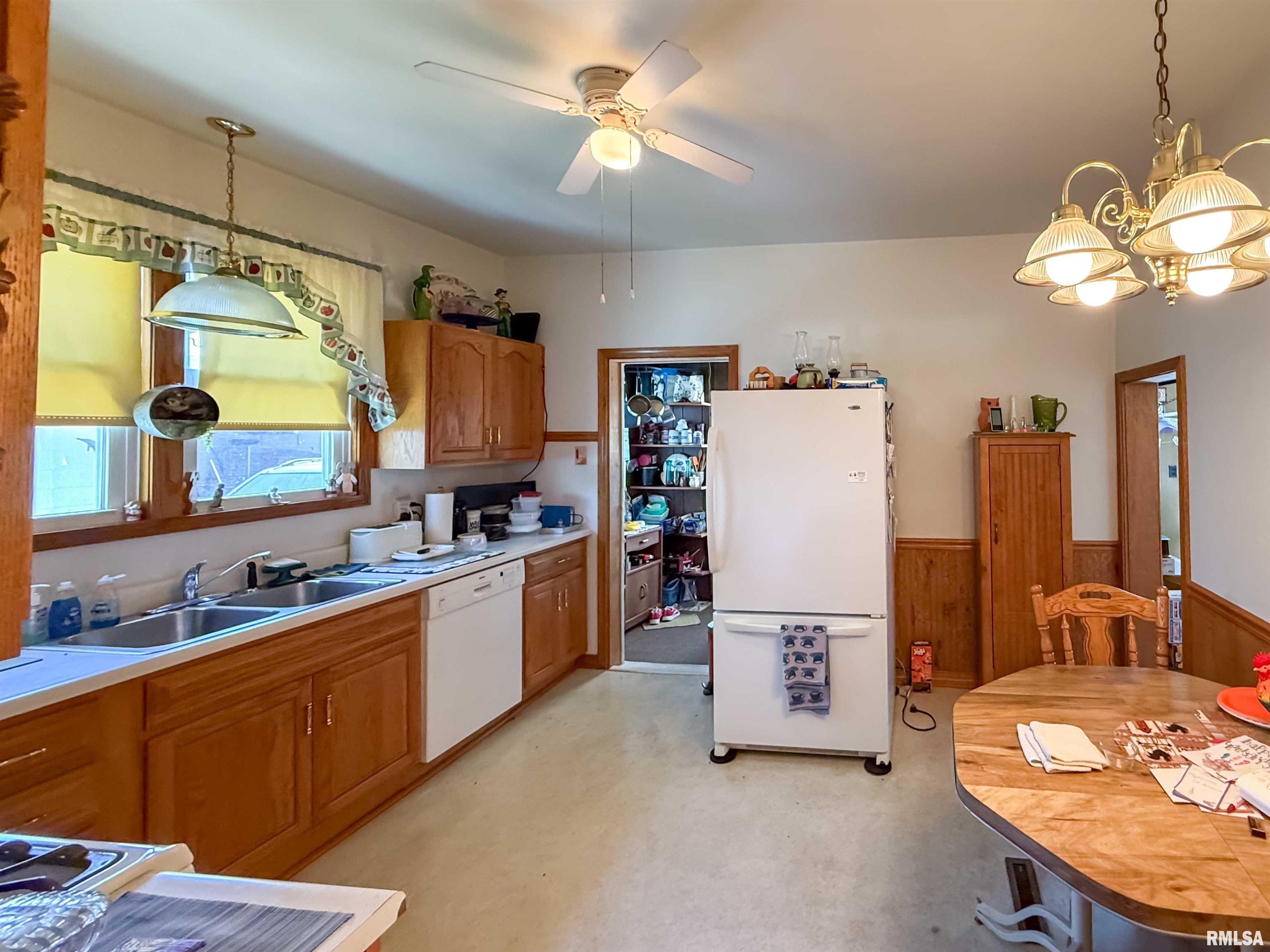 936 W Walnut Street, Canton, Illinois image 5