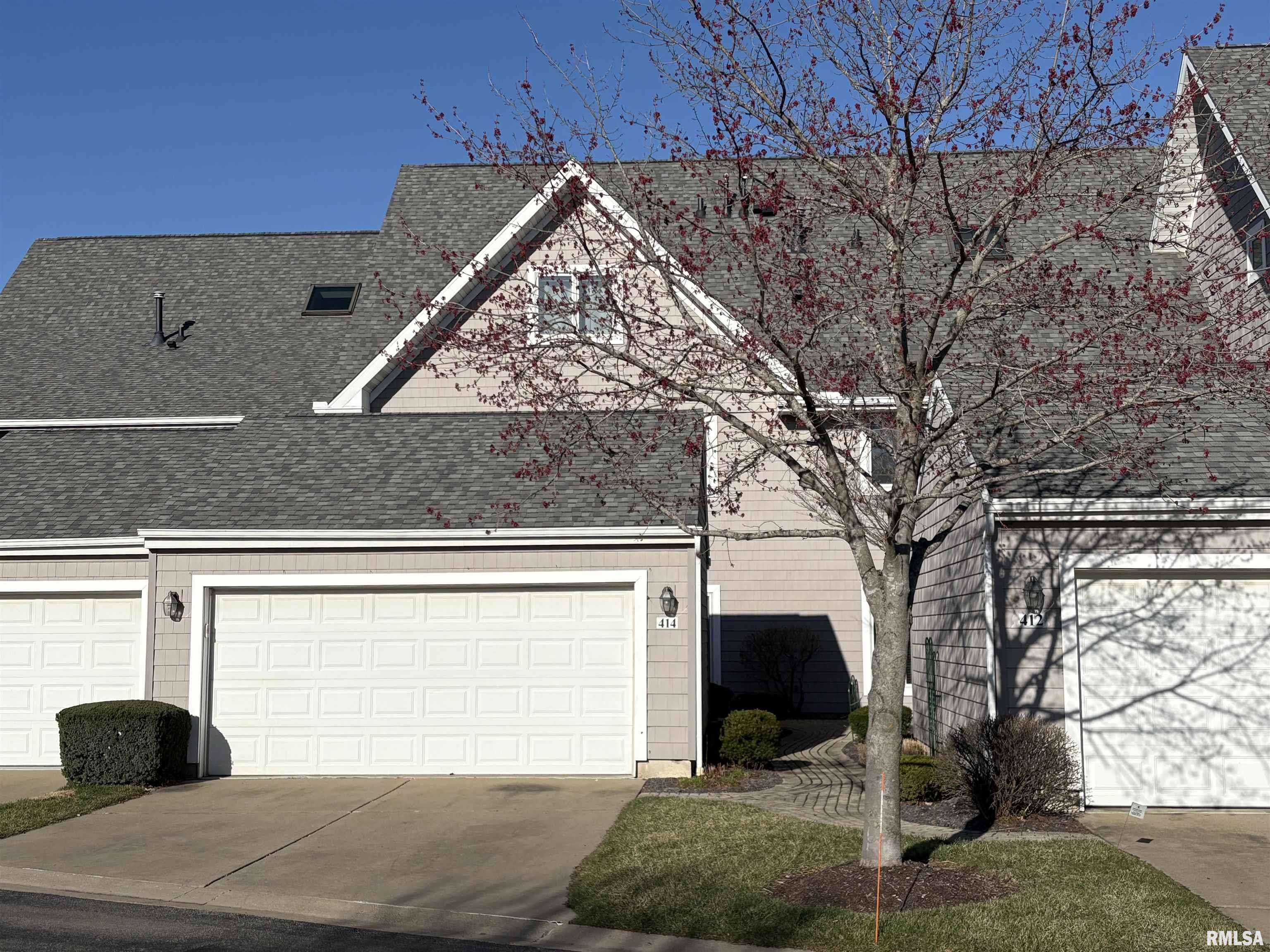 414 Harbor Pointe Drive, East Peoria, Illinois image 1