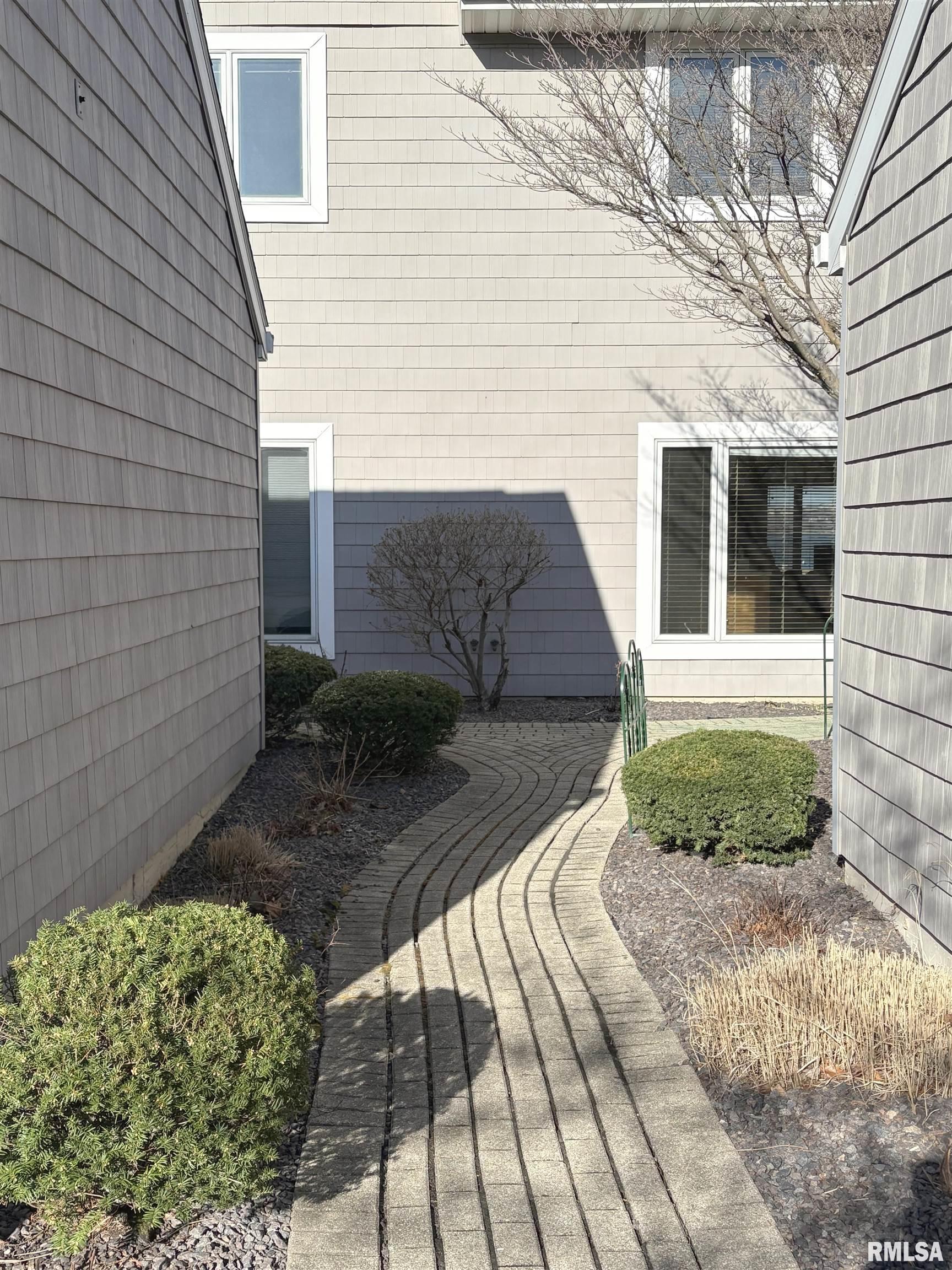 414 Harbor Pointe Drive, East Peoria, Illinois image 2