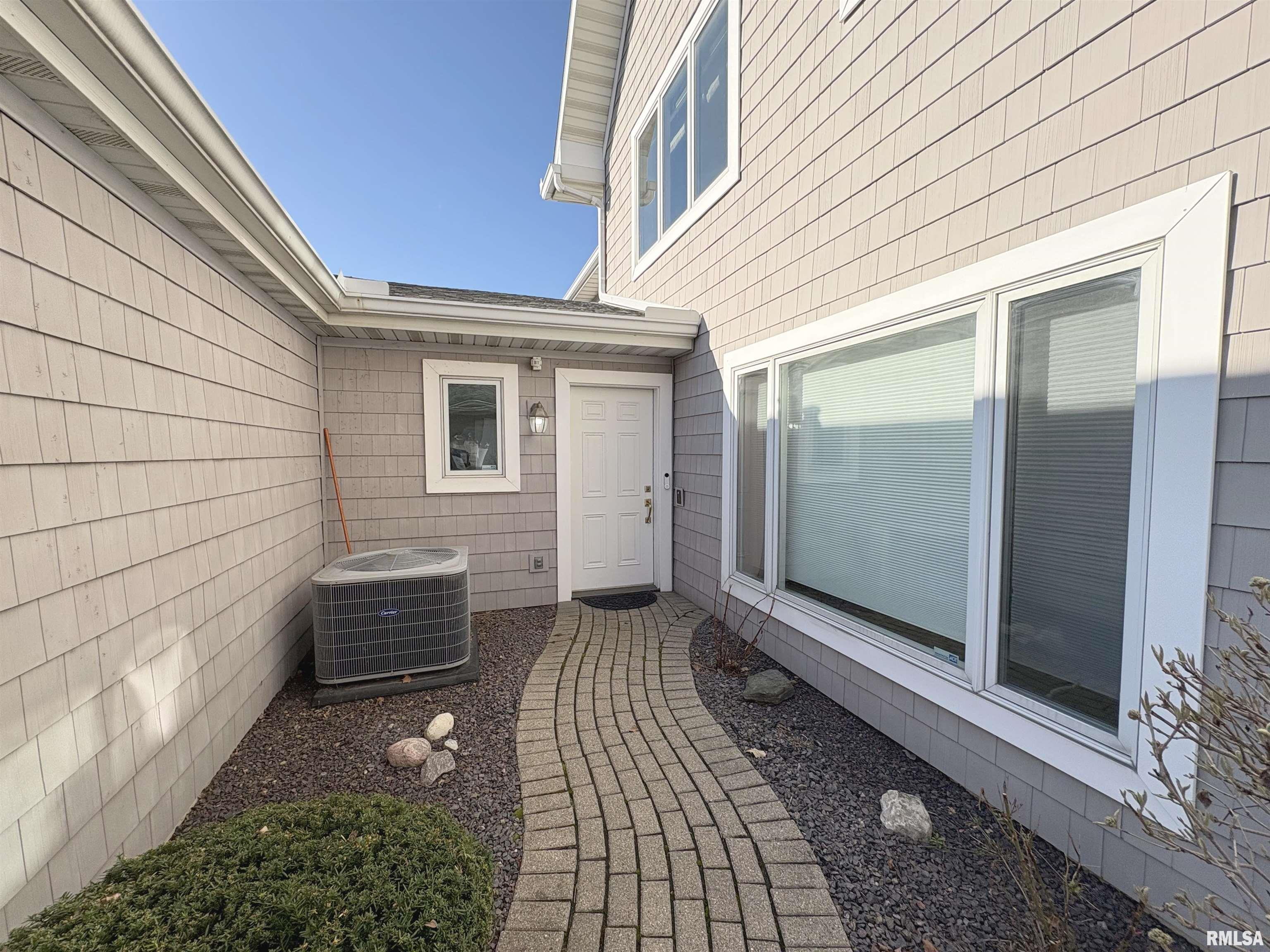 414 Harbor Pointe Drive, East Peoria, Illinois image 3