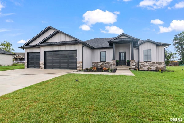 424 MANOR HILL DR, CHATHAM, IL 62629 - Image 961d00a53576efe5c259652329d36a16/1151076009