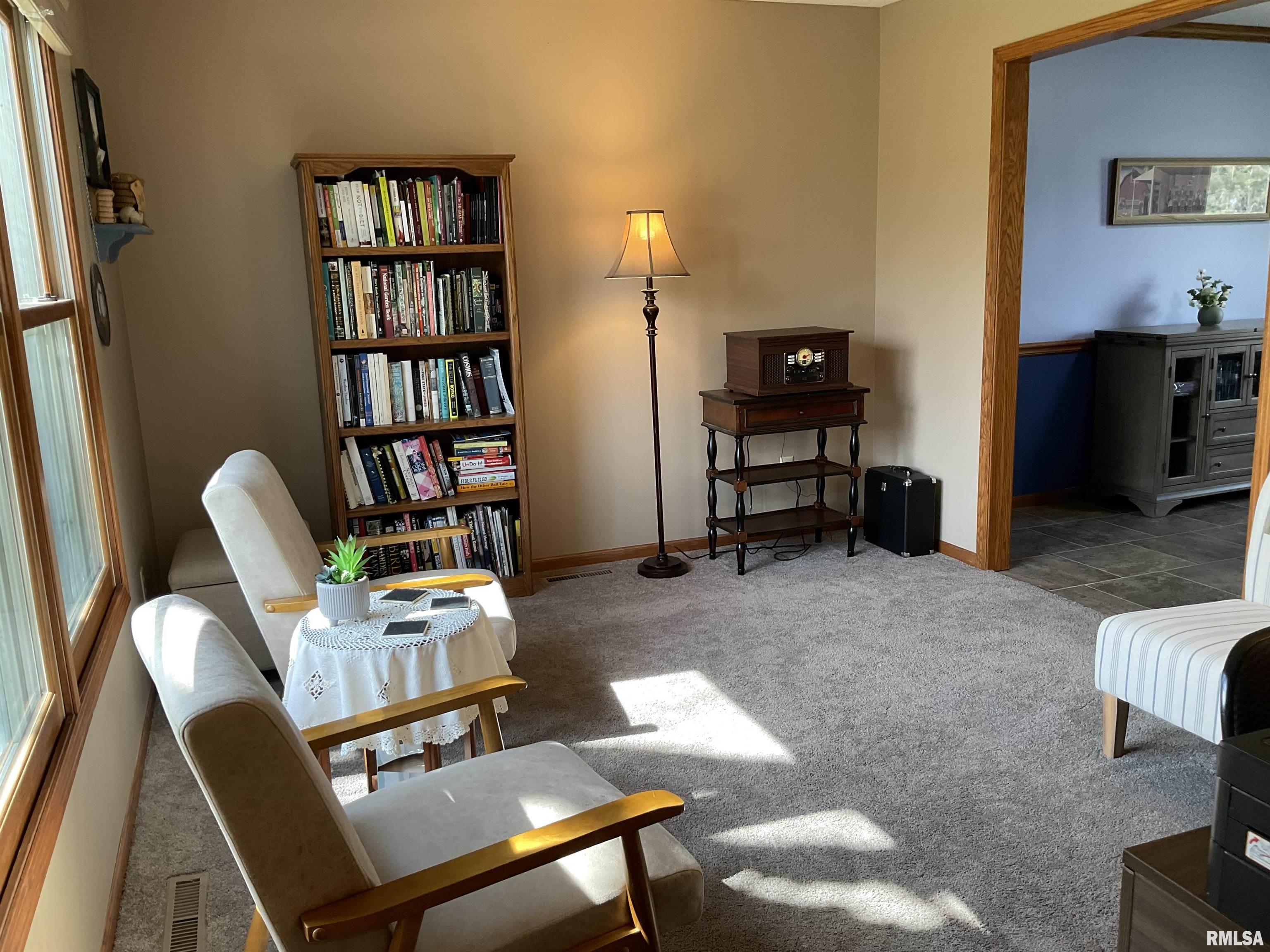 103 Shawnee Circle, Eldridge, Iowa image 11