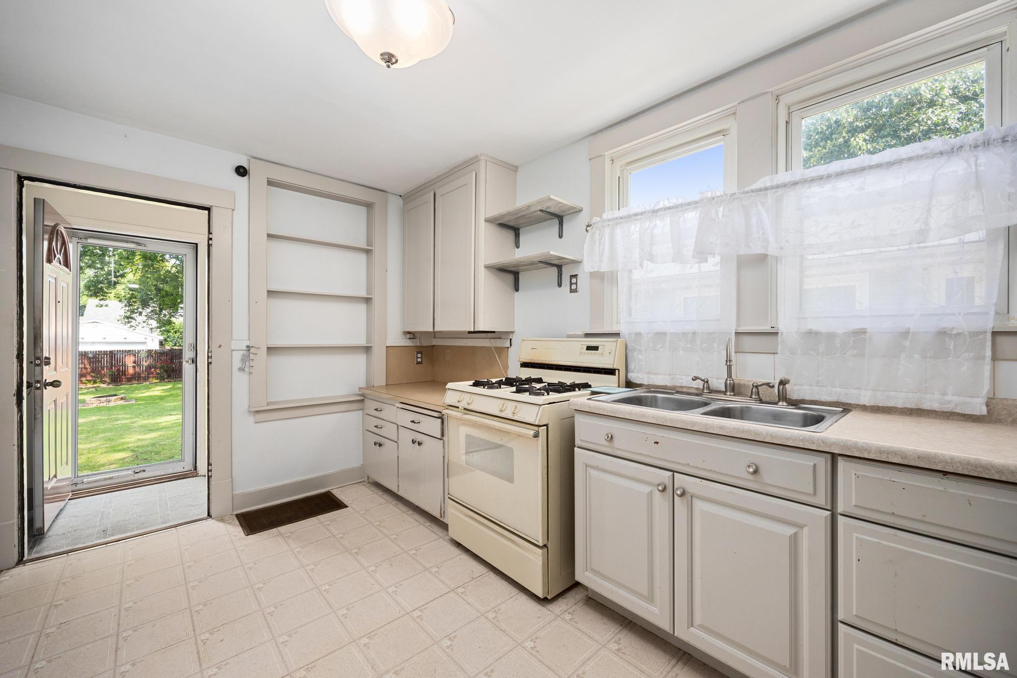 1111 S 4th Street, Pekin, Illinois image 8