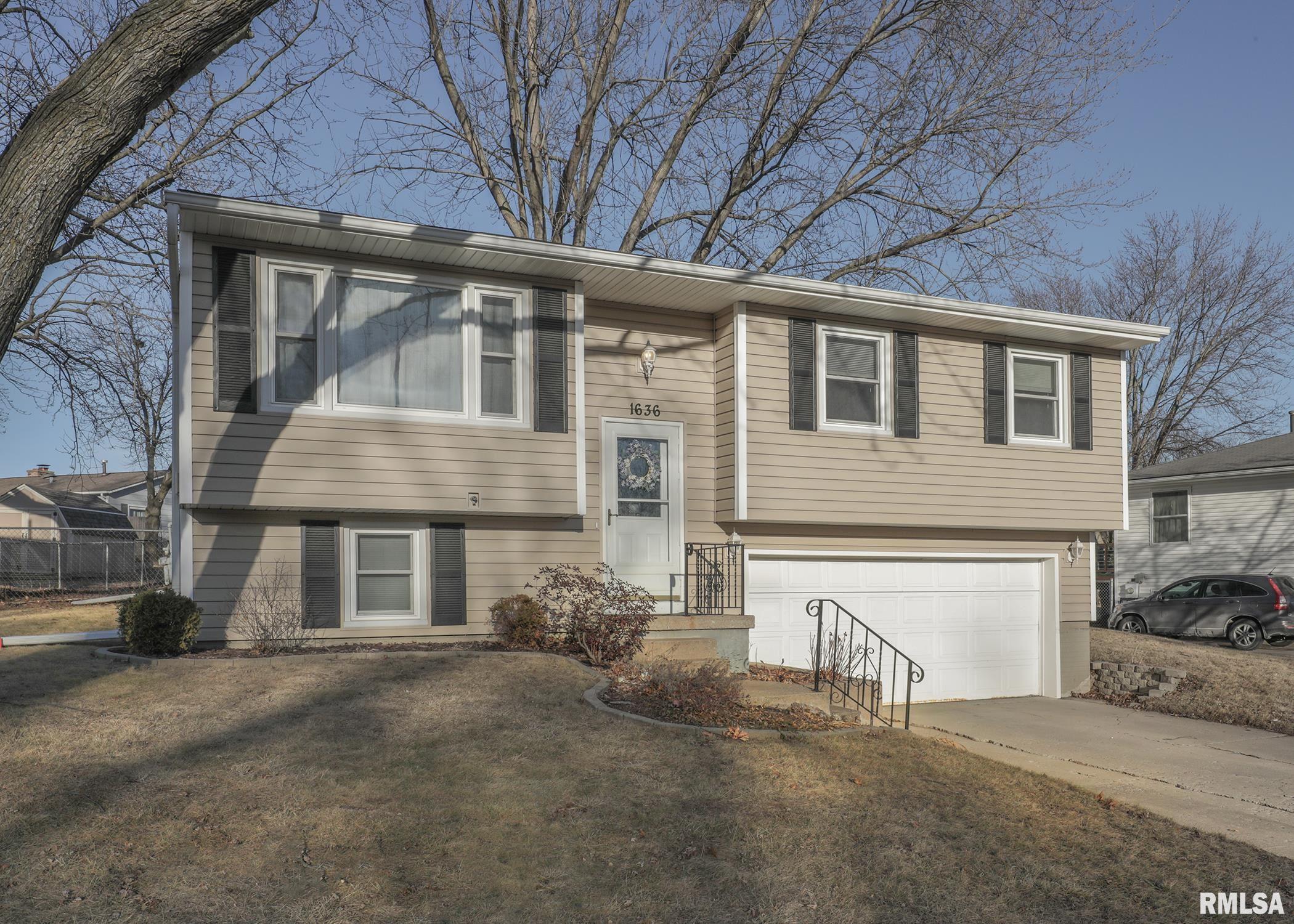 1636 Hitching Post Lane, Davenport, Iowa image 24