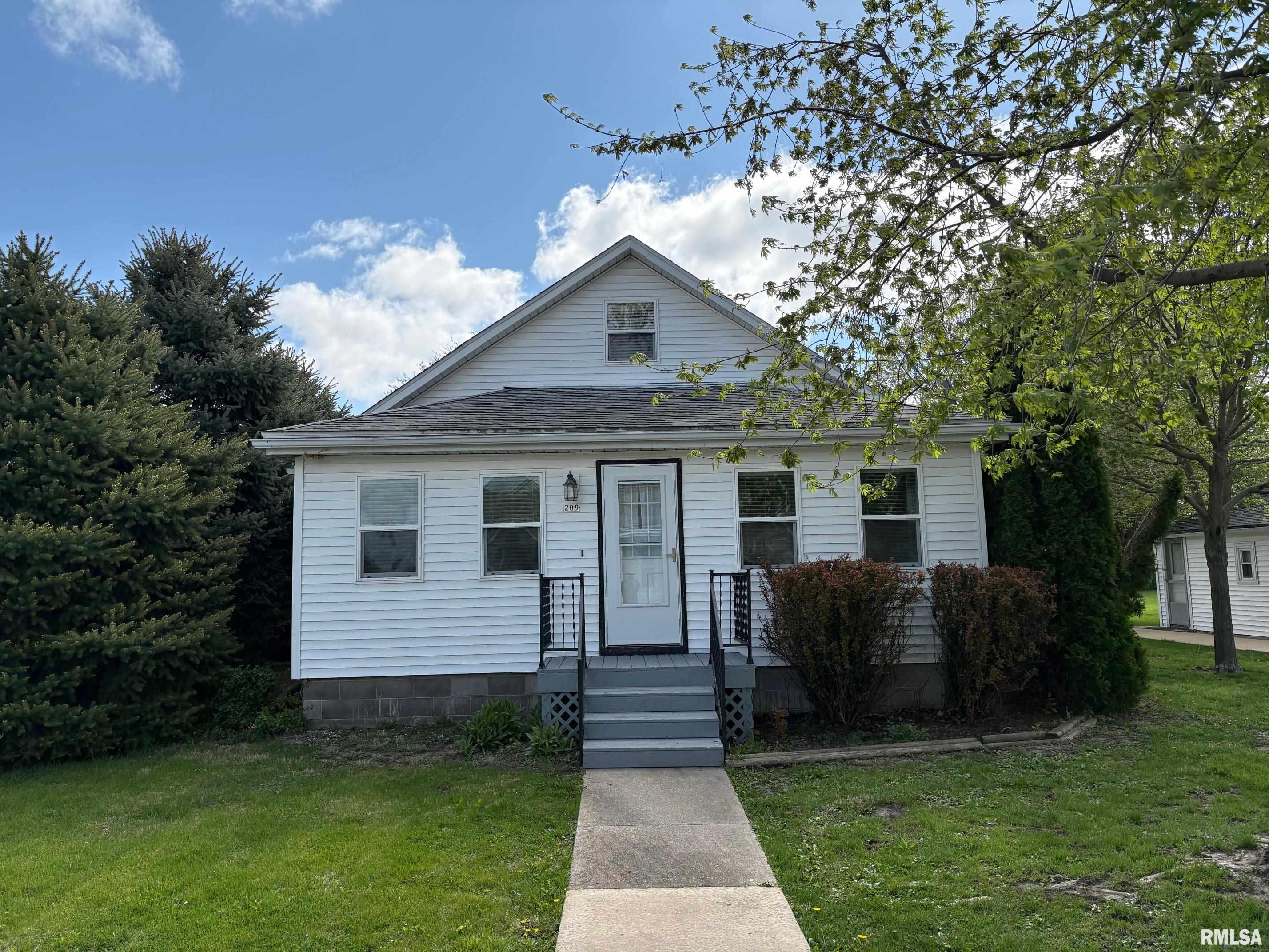 209 N East Street, Danvers, Illinois image 1