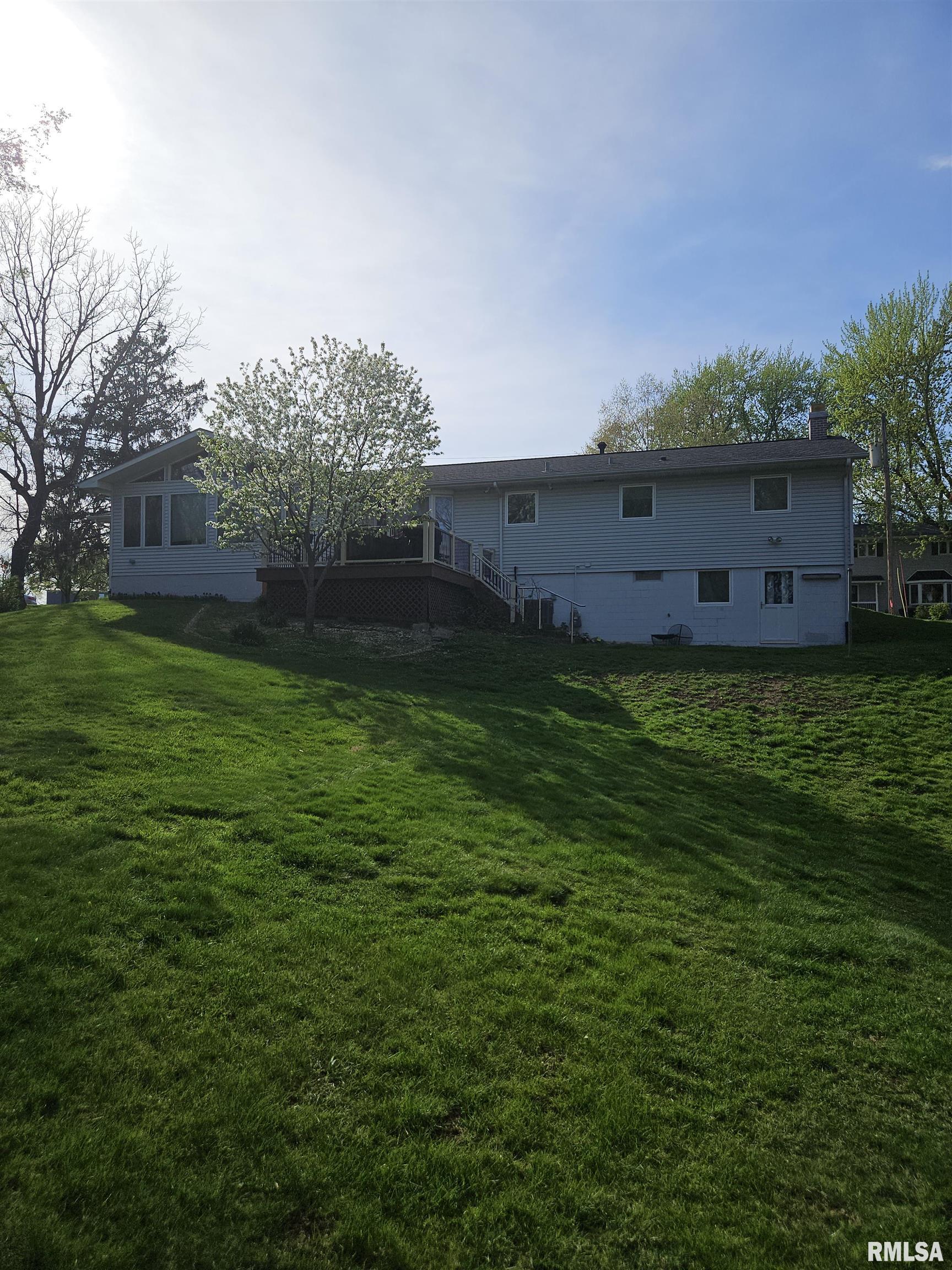 914 32nd Avenue Court, Moline, Illinois image 3