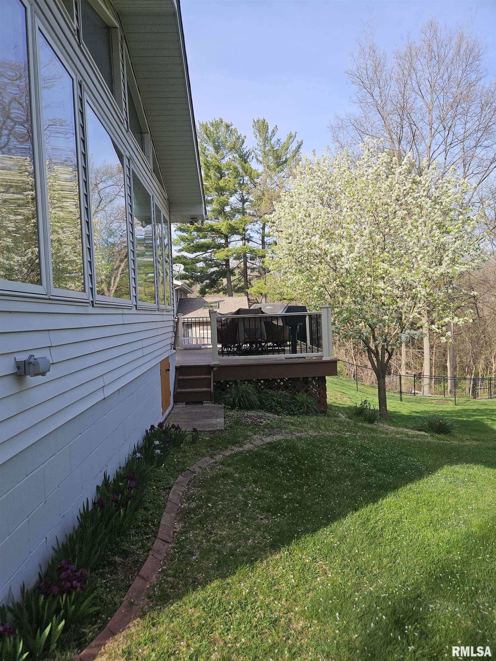 914 32nd Avenue Court, Moline, Illinois image 2