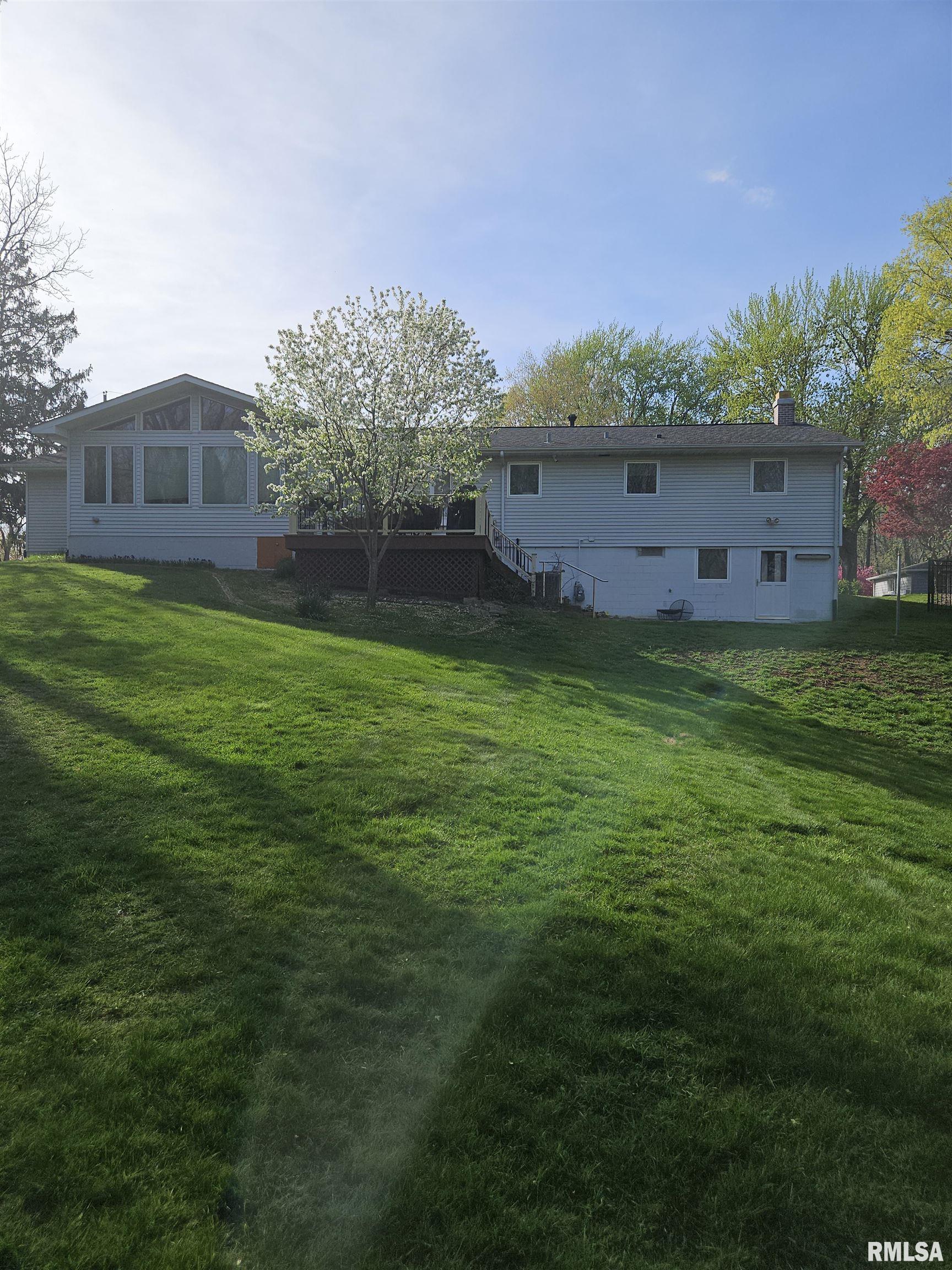 914 32nd Avenue Court, Moline, Illinois image 4
