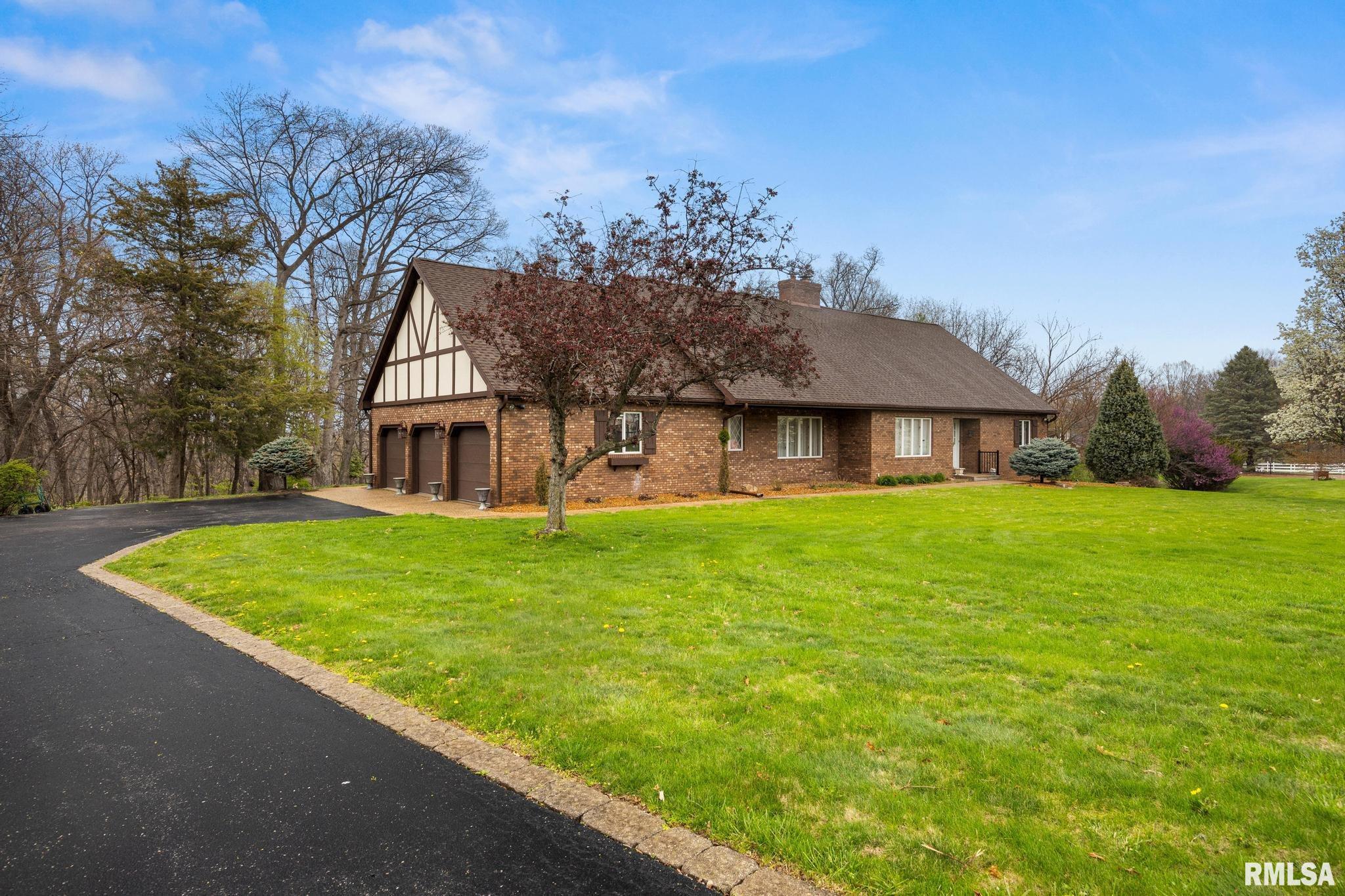 22924 Spring Creek Road, Washington, Illinois image 1