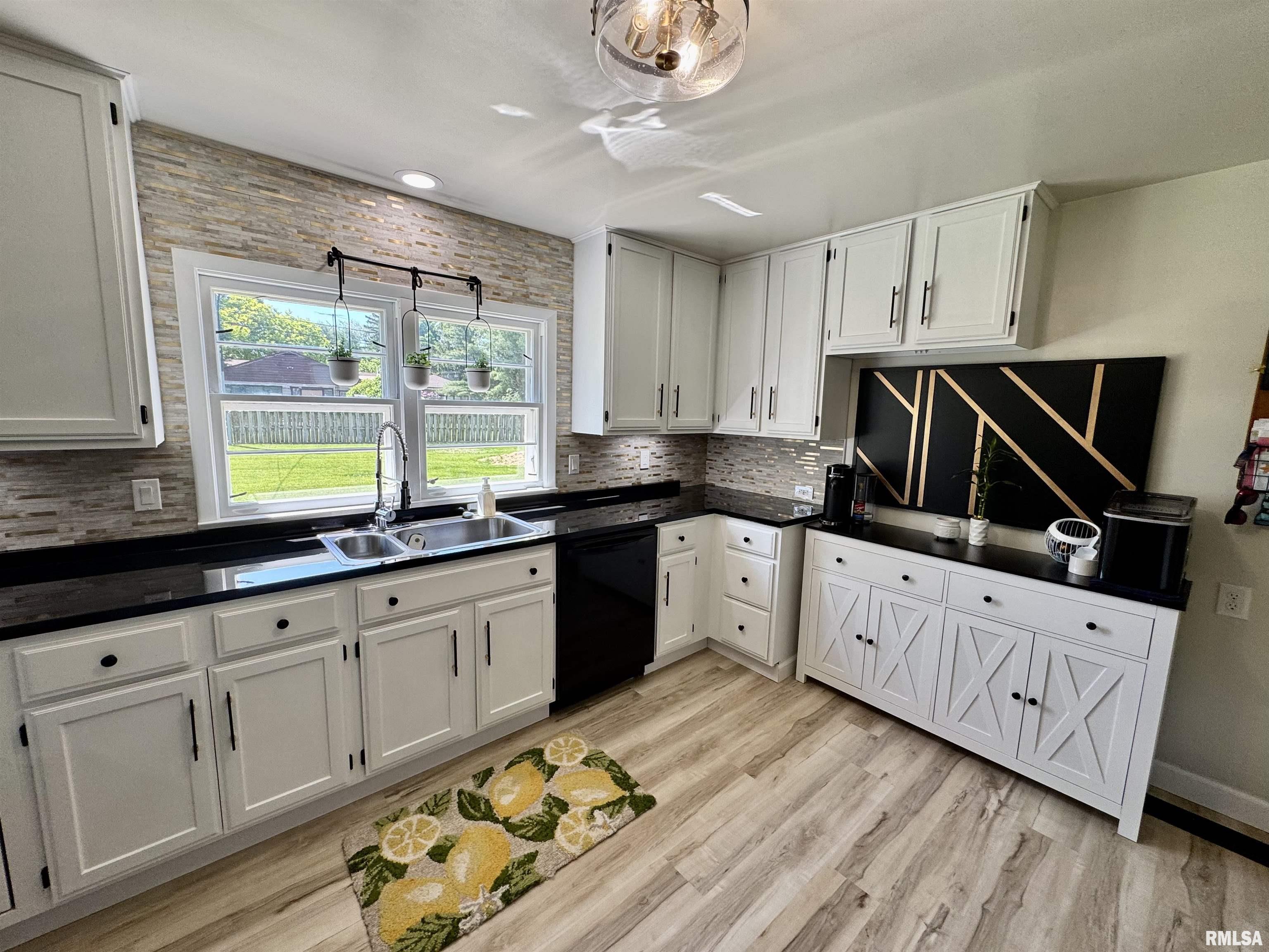 715 Lawndale Drive, Macomb, Illinois image 8