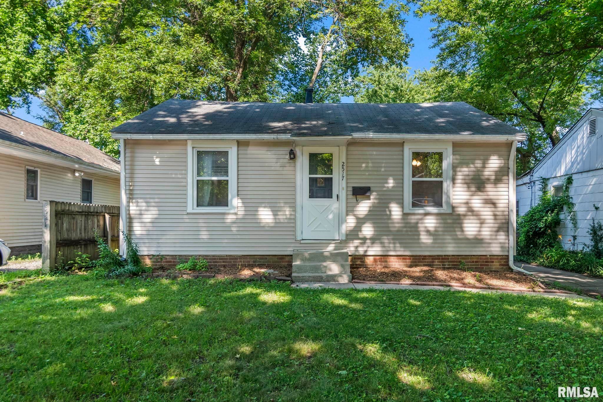 Photo 1 of 34 — 2517 HOLMES Avenue, Springfield, IL 62704