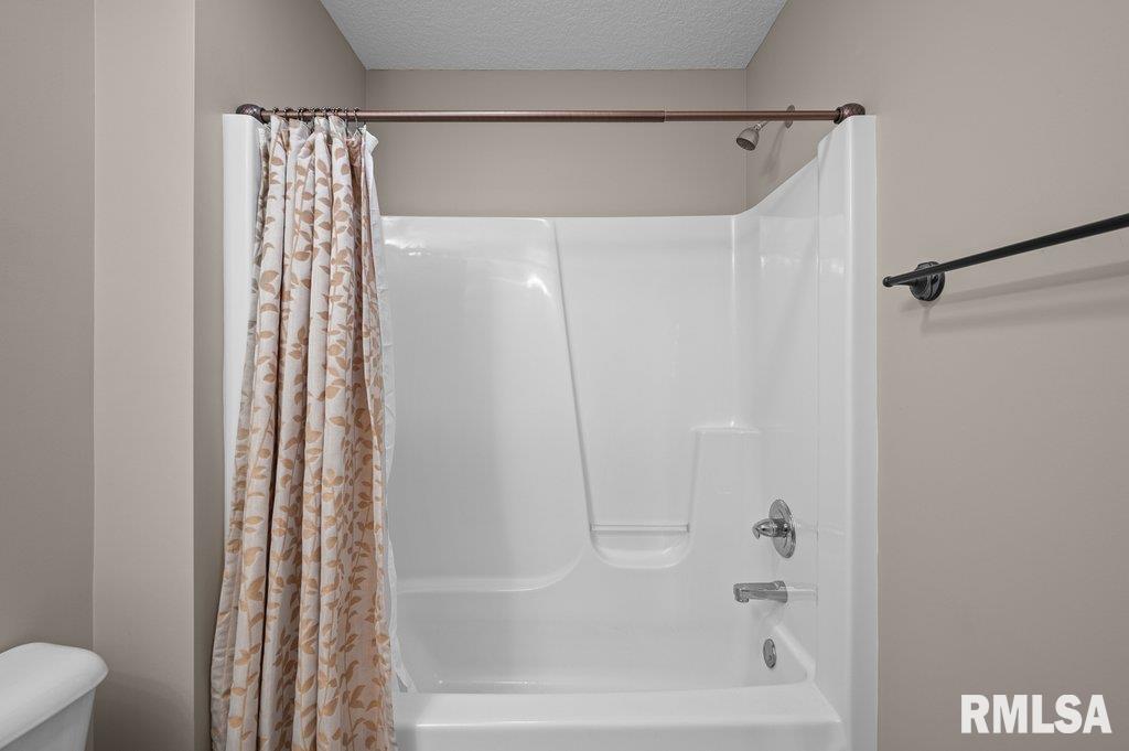 3564 Black Lion Circle, Bettendorf, Iowa image 26
