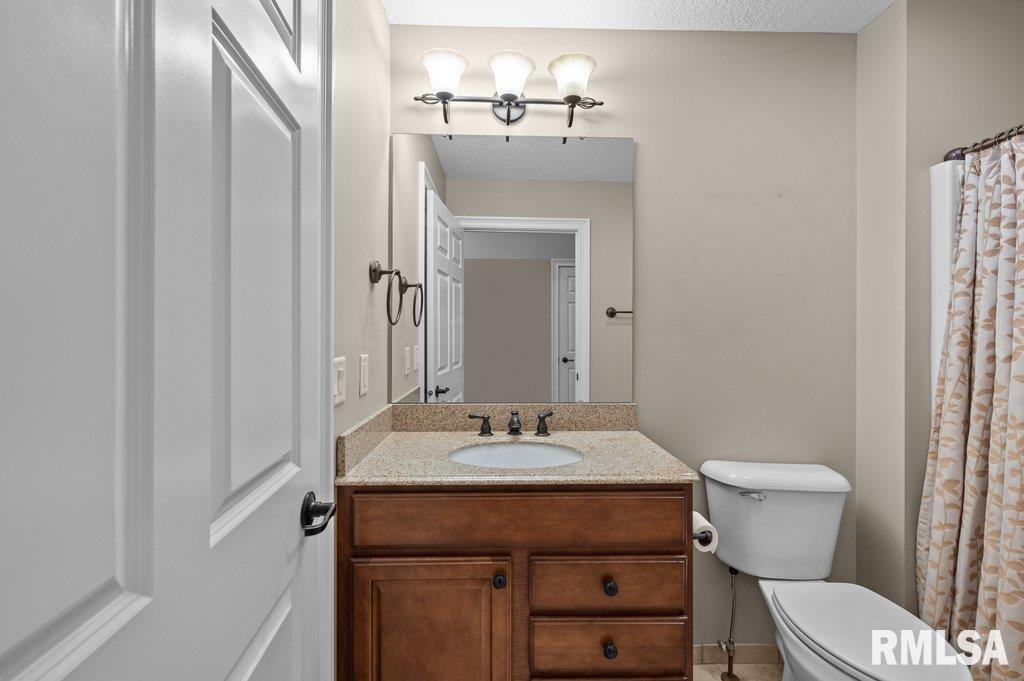 3564 Black Lion Circle, Bettendorf, Iowa image 25