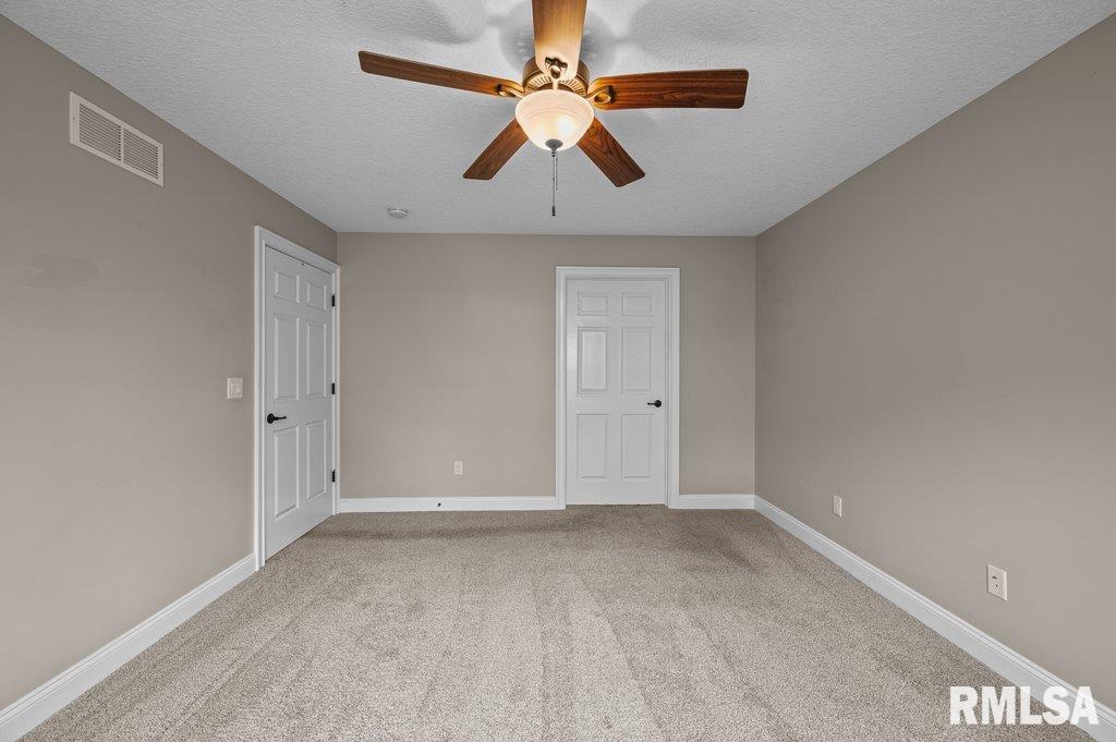 3564 Black Lion Circle, Bettendorf, Iowa image 18