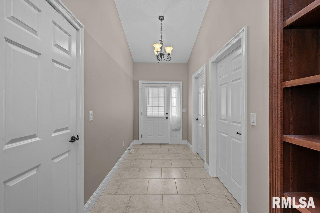 3564 Black Lion Circle, Bettendorf, Iowa image 24