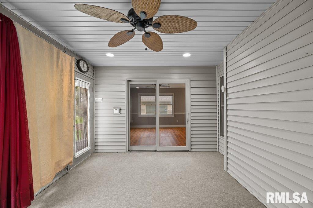 3564 Black Lion Circle, Bettendorf, Iowa image 16