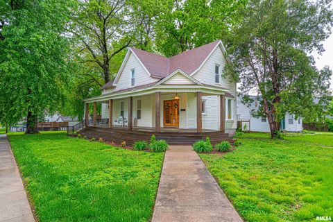 Photo of 203 Oglesby Avenue, Lincoln, IL 62656 (MLS # CA1043301)