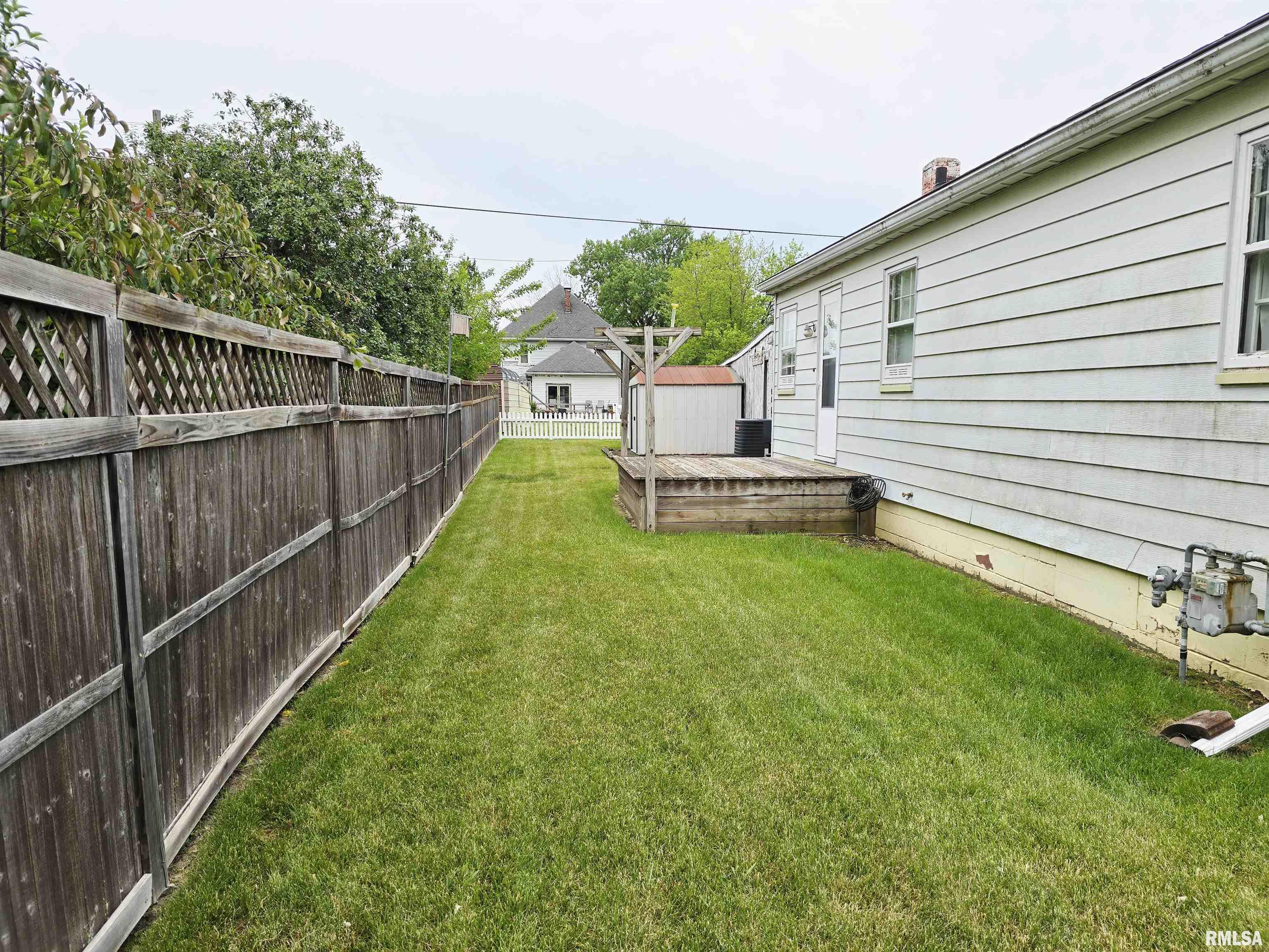 225 E Hickory Street, Canton, Illinois image 33