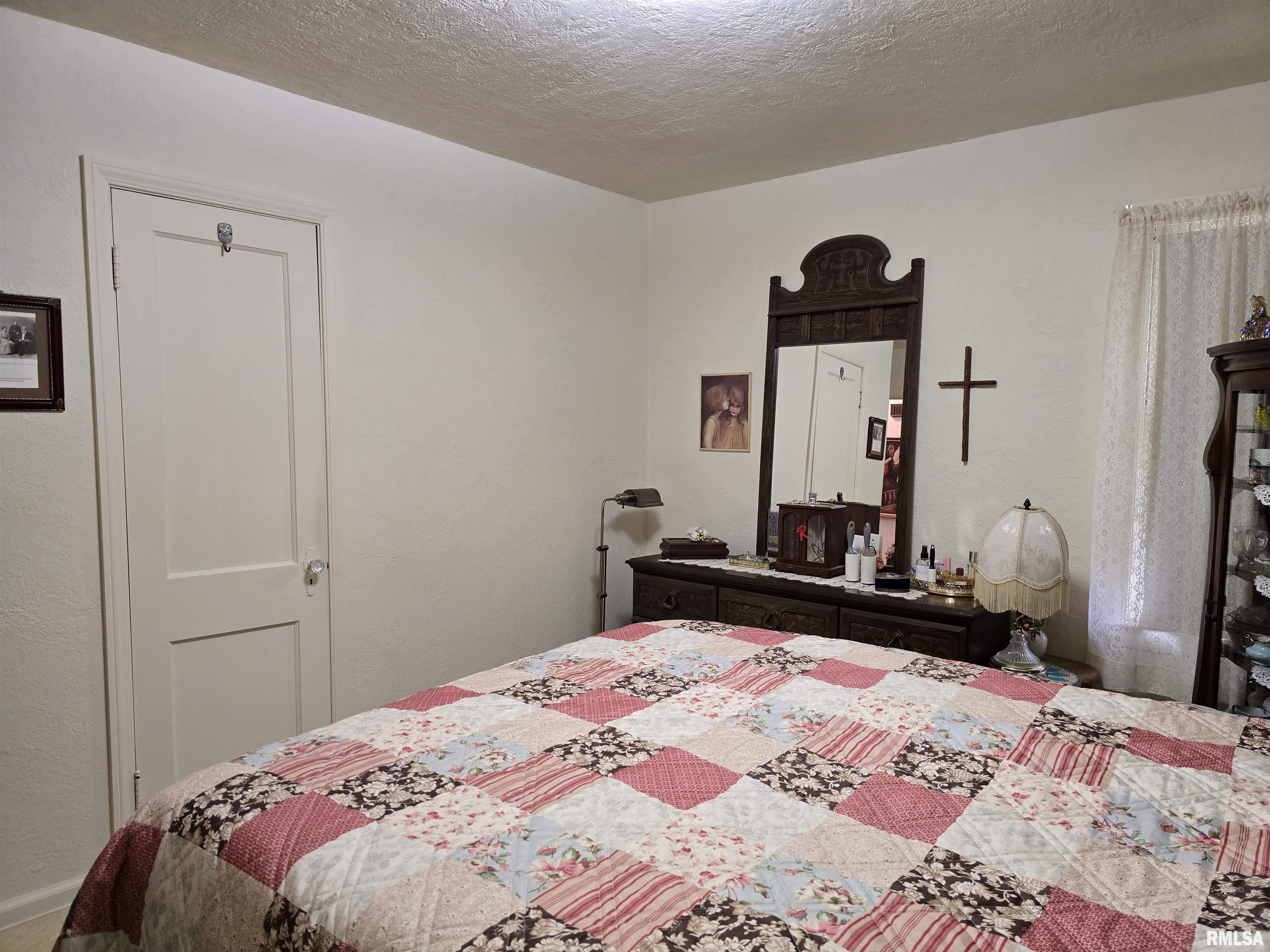 225 E Hickory Street, Canton, Illinois image 17