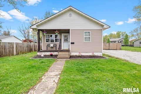 Homes For Sale - 506 W Walnut Street<br/> Macoupin County, Gillespie, IL 62033