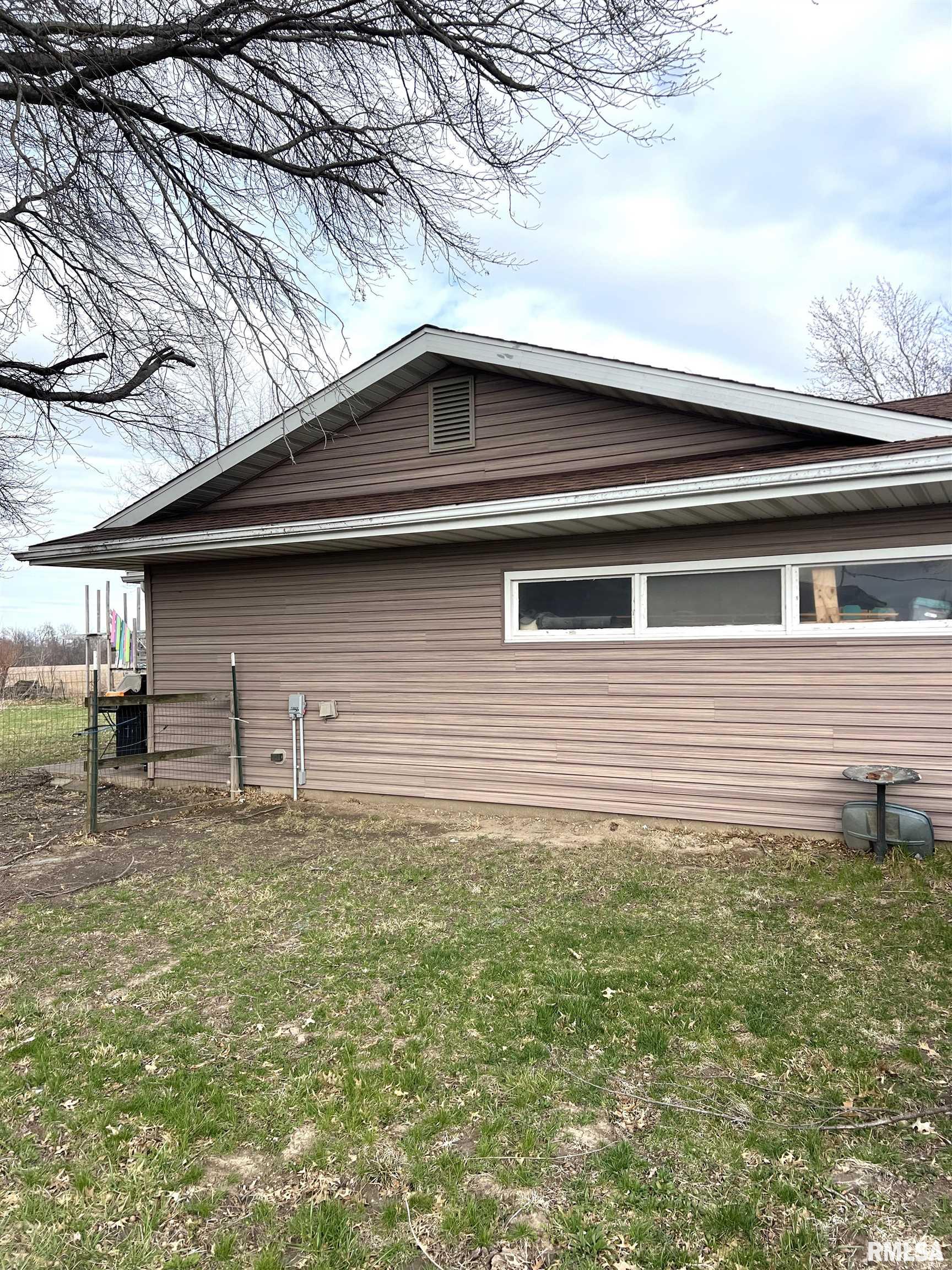 1021 E Broadway Street, Astoria, Illinois image 10