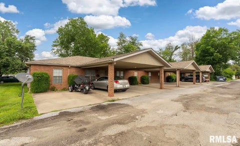 Multifamily For Sale - 1201 N Mclaren Street<br/> Williamson County, Marion, IL 62959