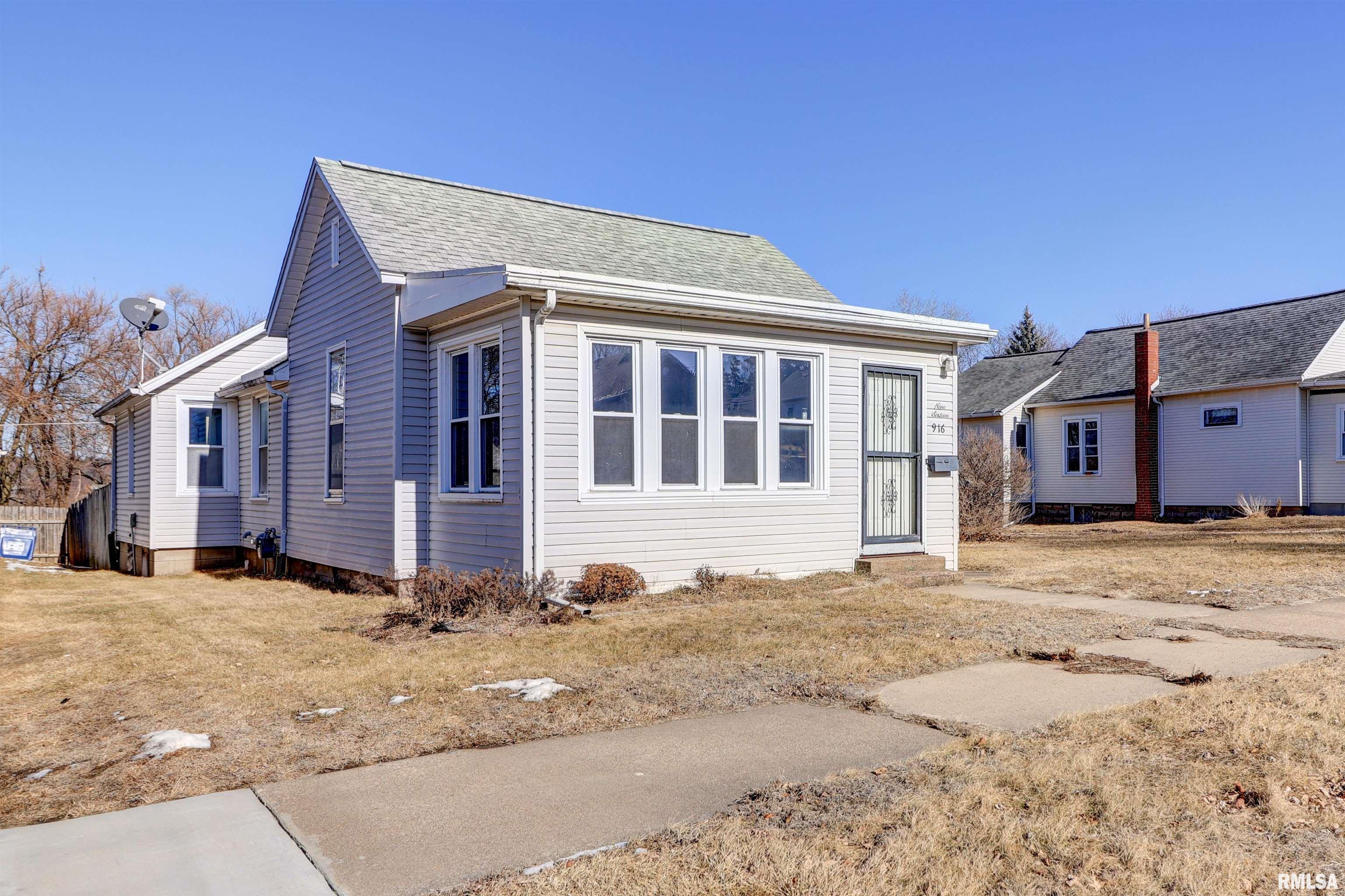 916 11th Avenue South, Clinton, Iowa image 1