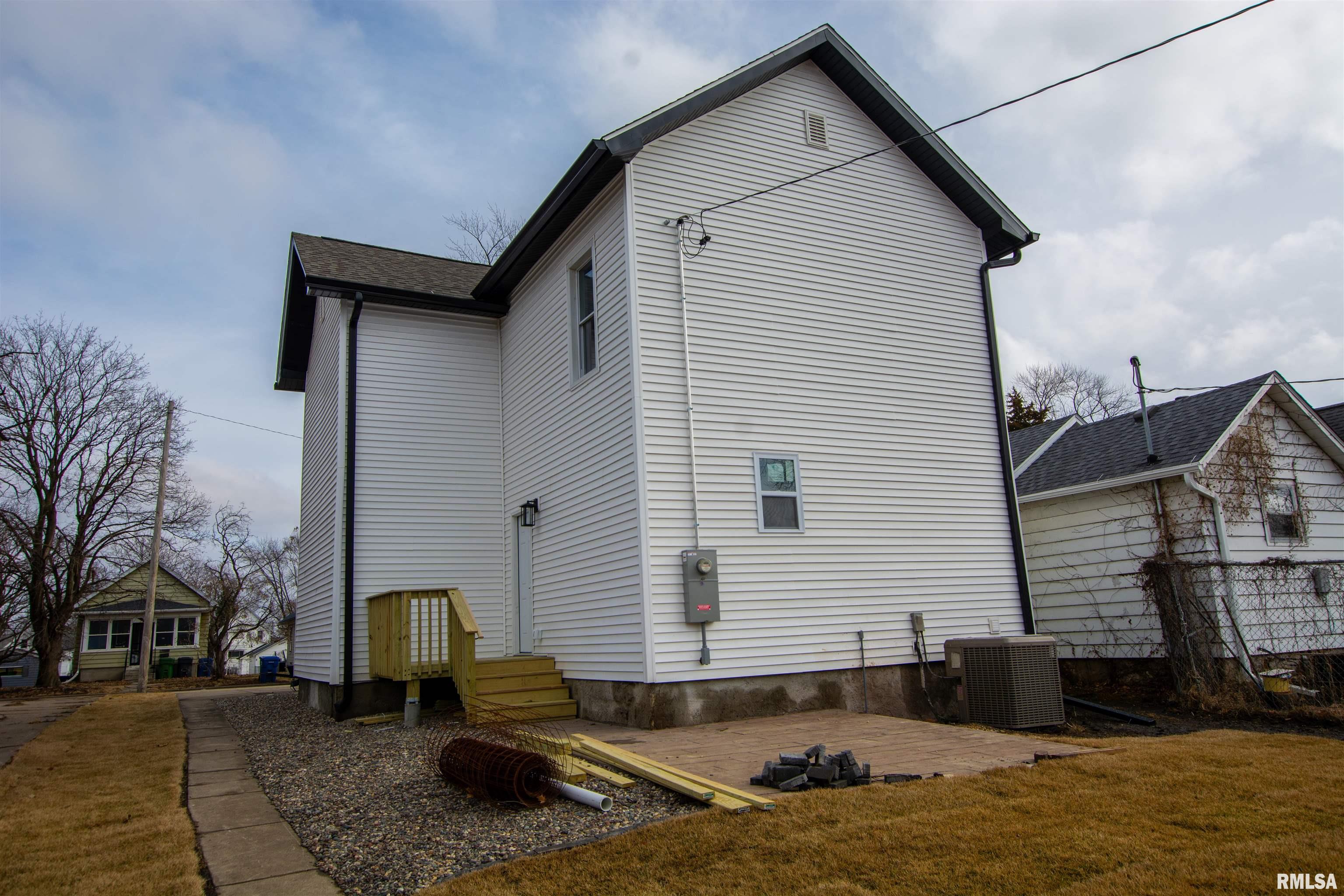 148 Fayette Street, Clinton, Iowa image 3