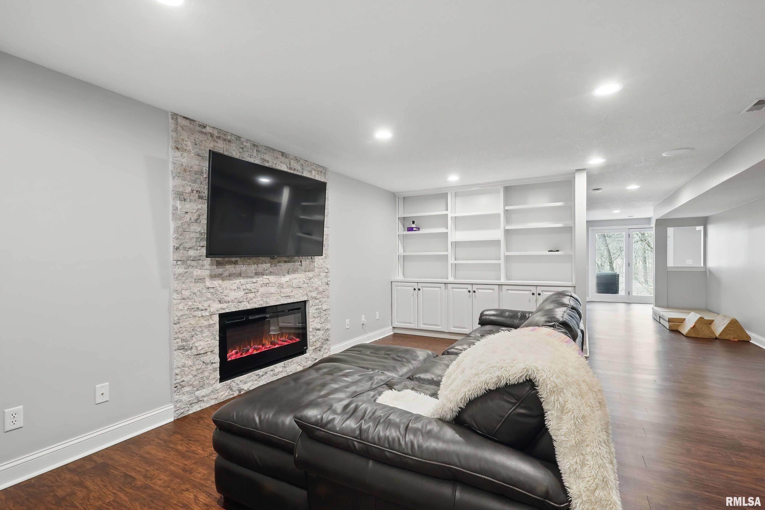 2497 Forest Reed Place, Le Claire, Iowa image 40