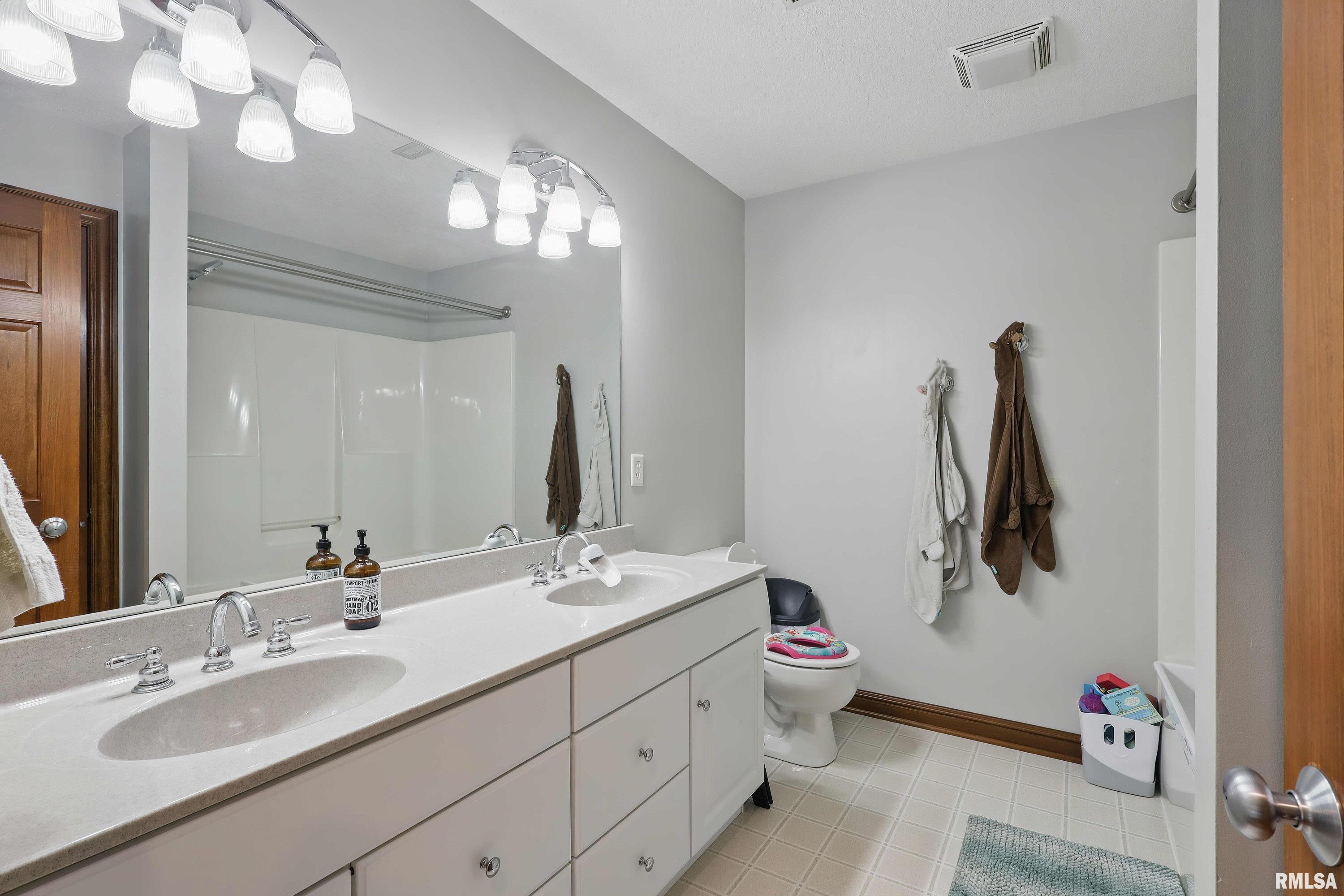 2497 Forest Reed Place, Le Claire, Iowa image 26