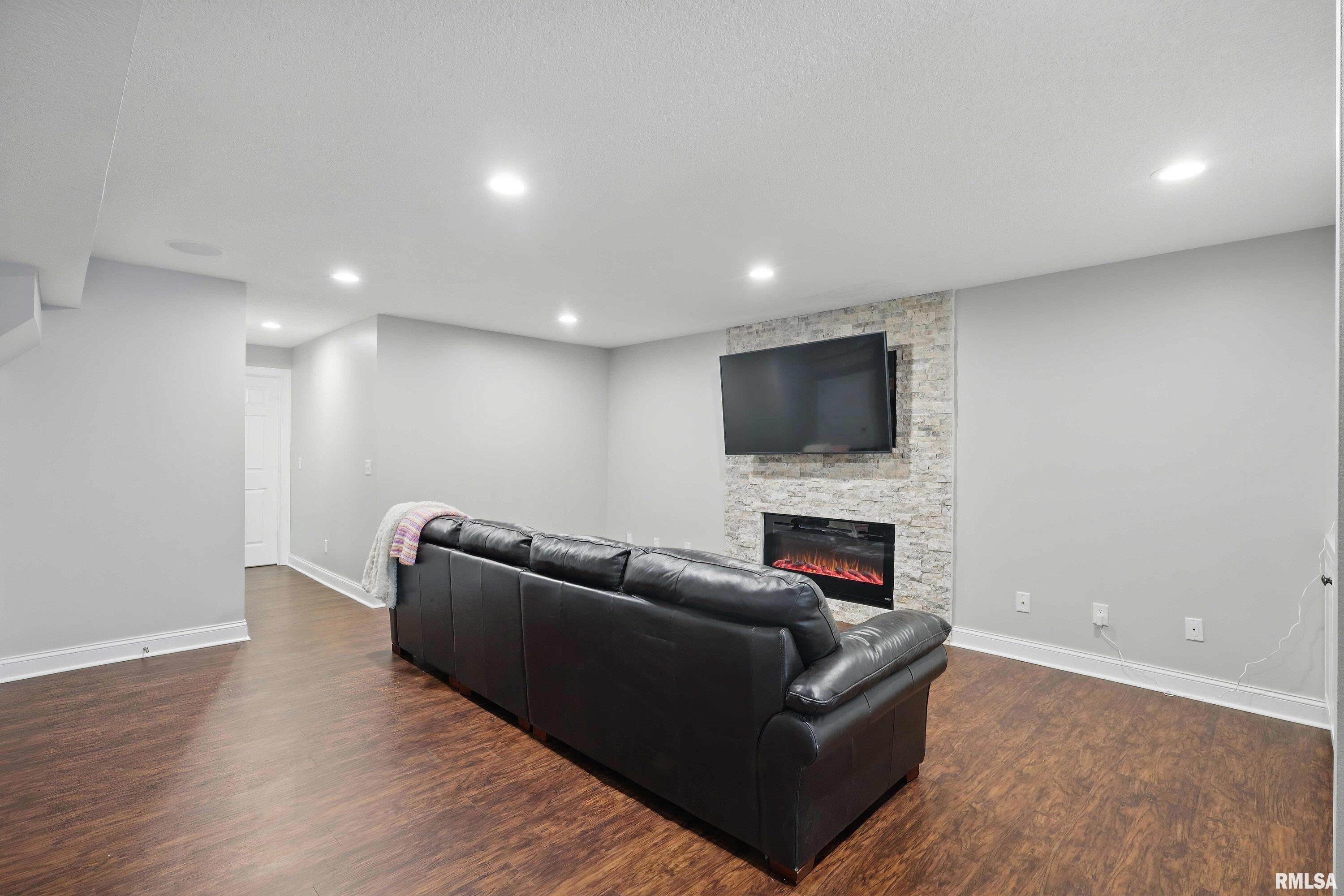 2497 Forest Reed Place, Le Claire, Iowa image 39