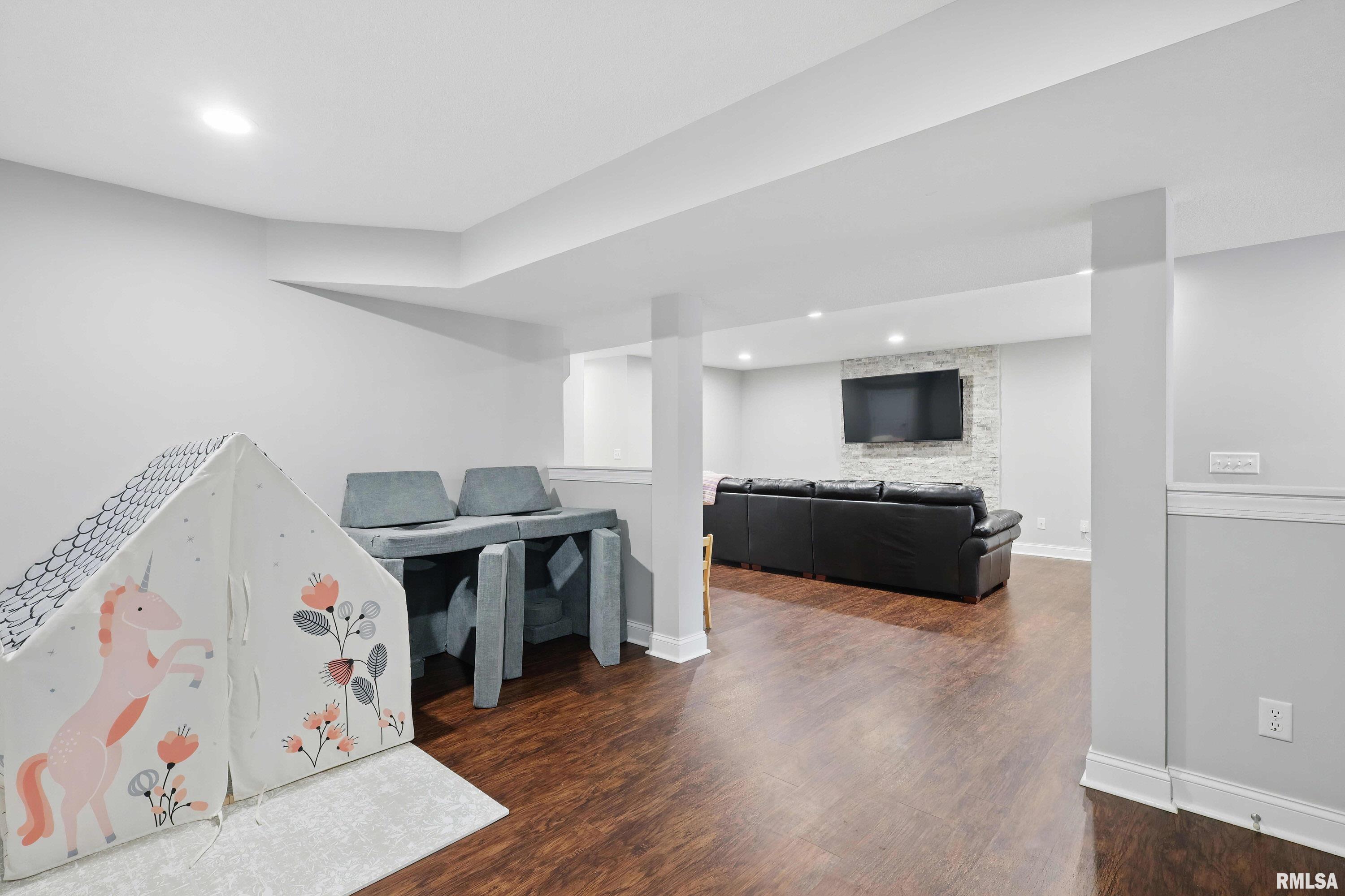 2497 Forest Reed Place, Le Claire, Iowa image 38