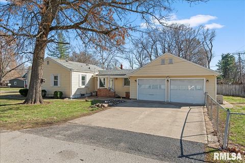 Homes For Sale - 2100 E Hood Street<br/> Springfield, IL 62703