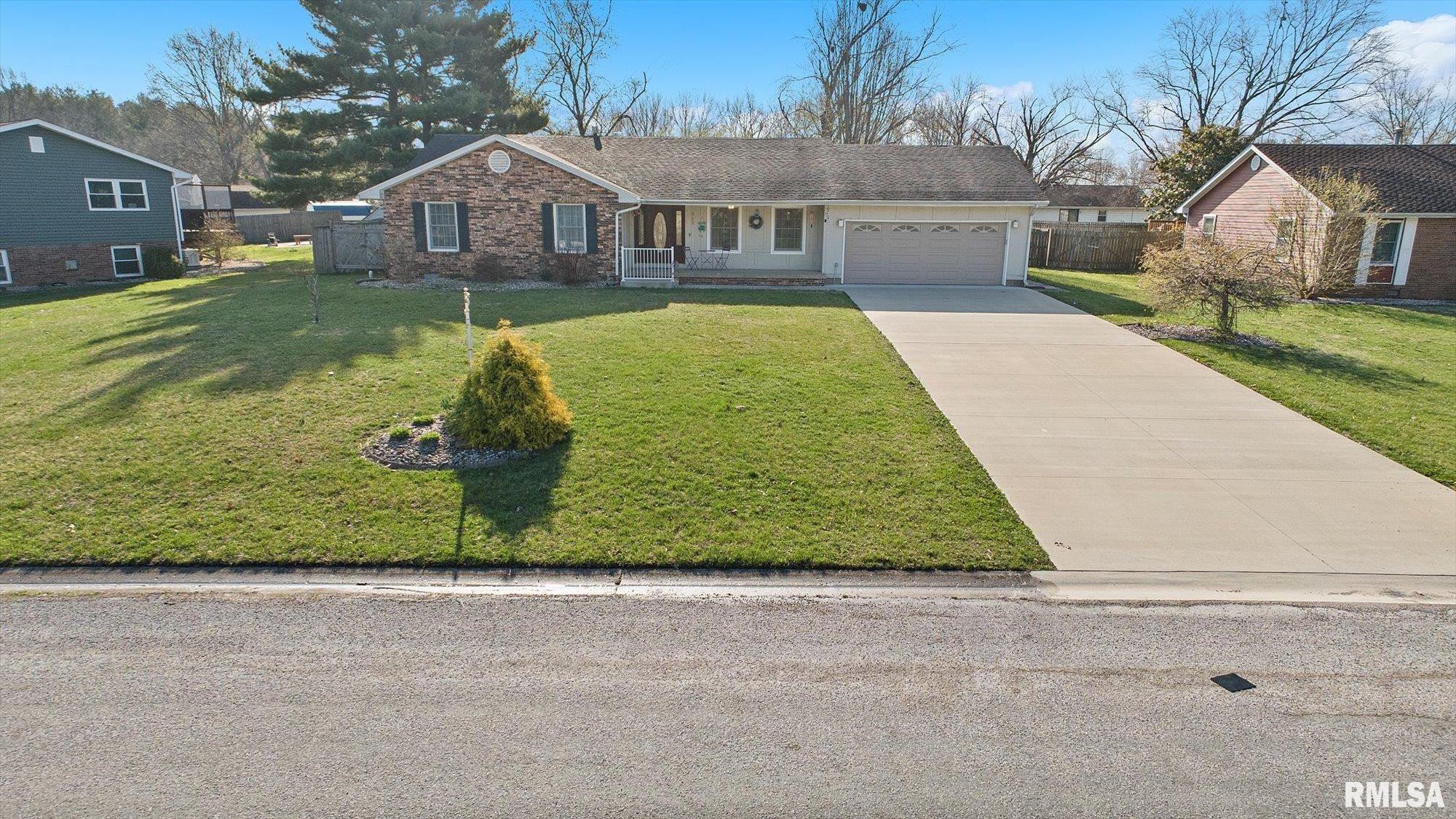 312 Circle Drive, Salem, Illinois image 1
