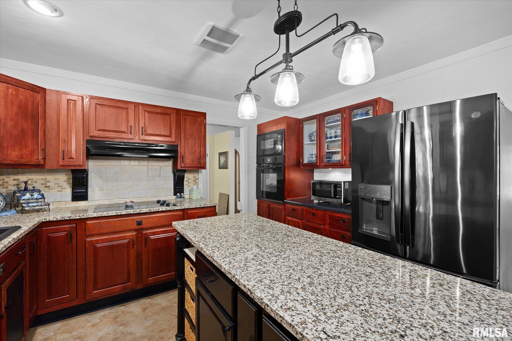 312 Circle Drive, Salem, Illinois image 9